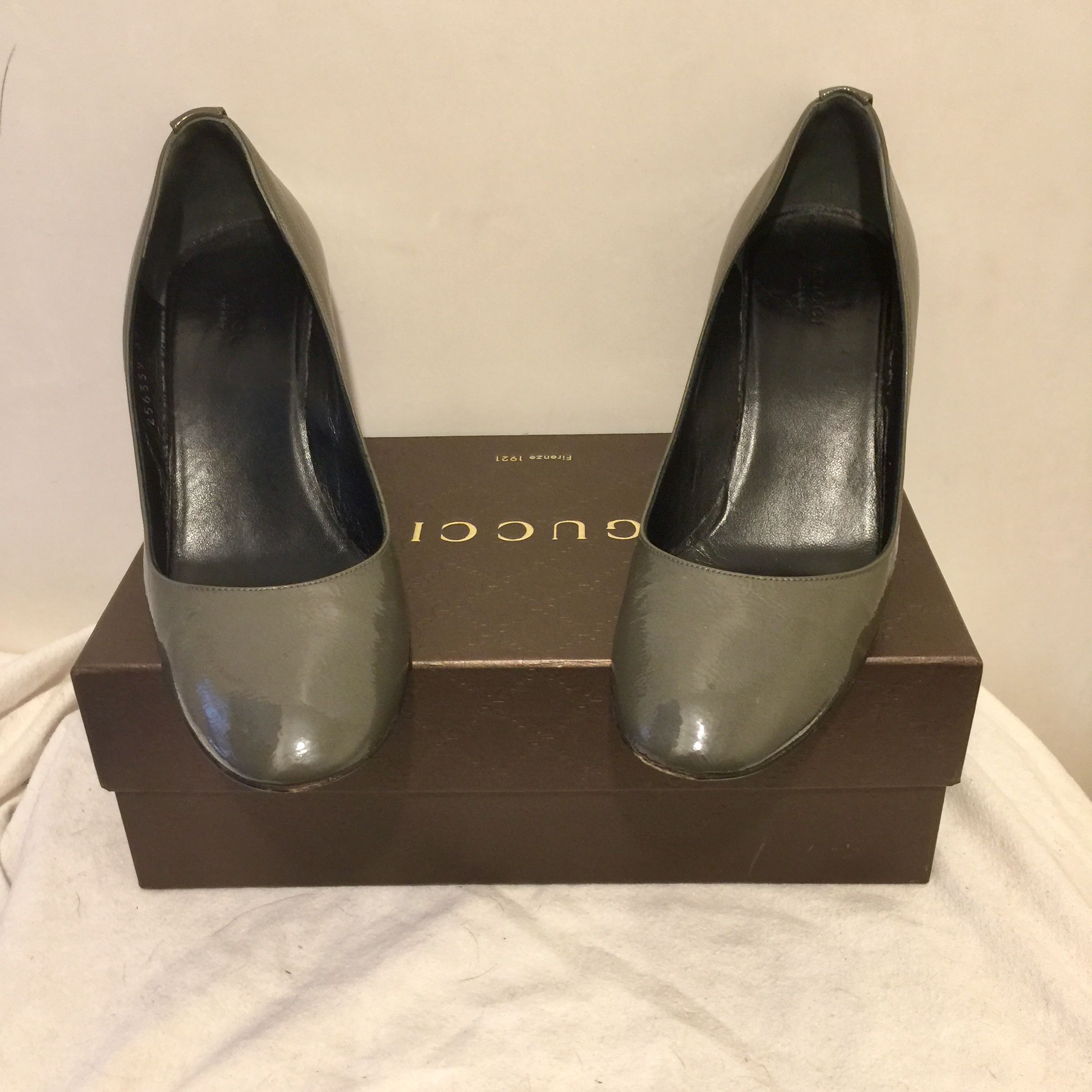 Preowned Gucci Vintage Grey Patent Wedge Heeled Pumps Size 39 leather