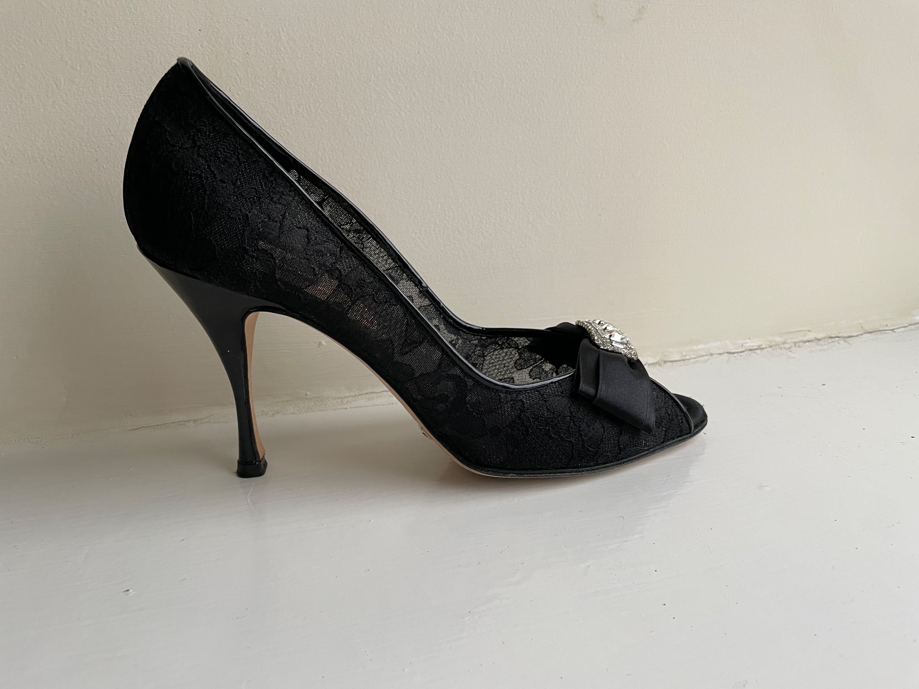 Preowned Dolce  Gabbana Black Lace Embellished Pumps Size 395 leather