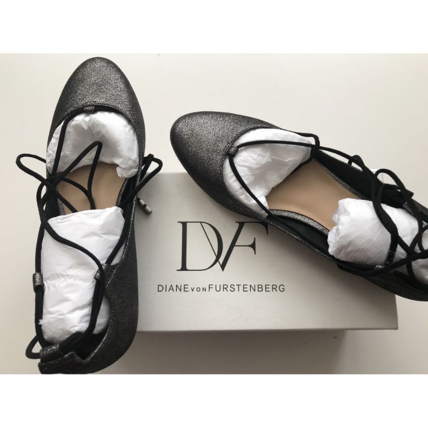 DVF Metallic Lace-Up Ballerinas Size 38 Grey leather