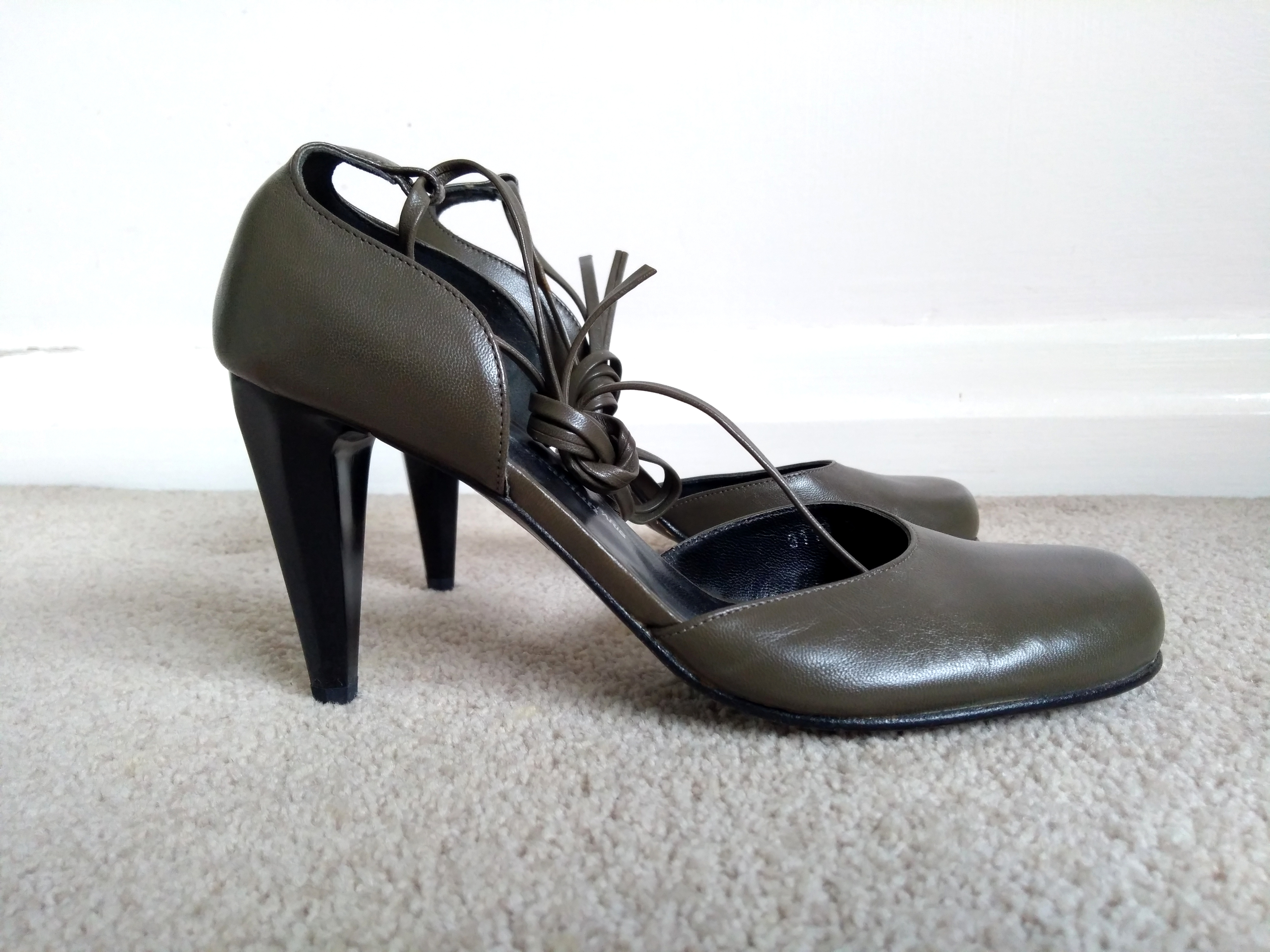 Karine Arabian khaki heels Size 37 Green leather