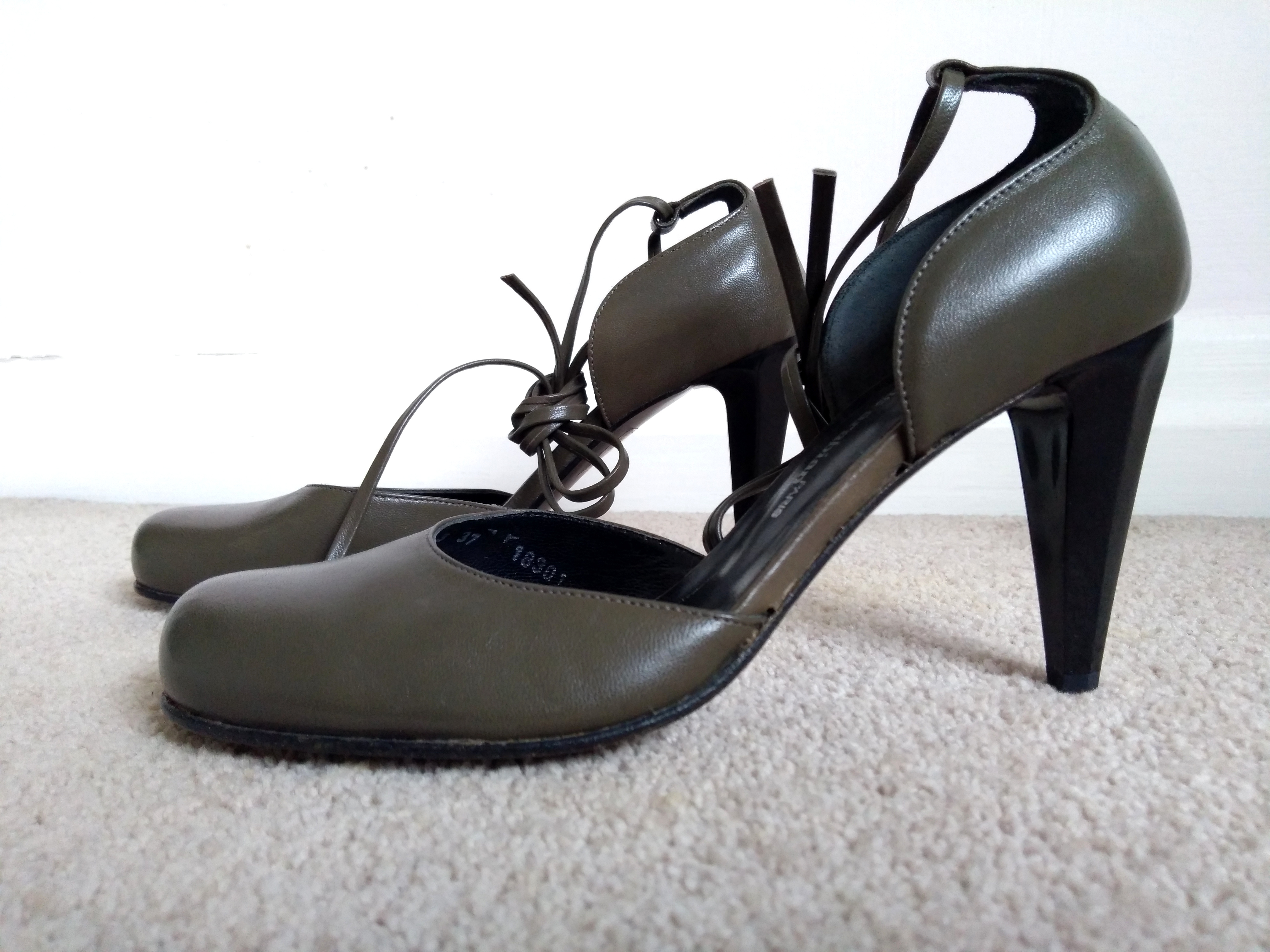 Karine Arabian khaki heels Size 37 Green leather