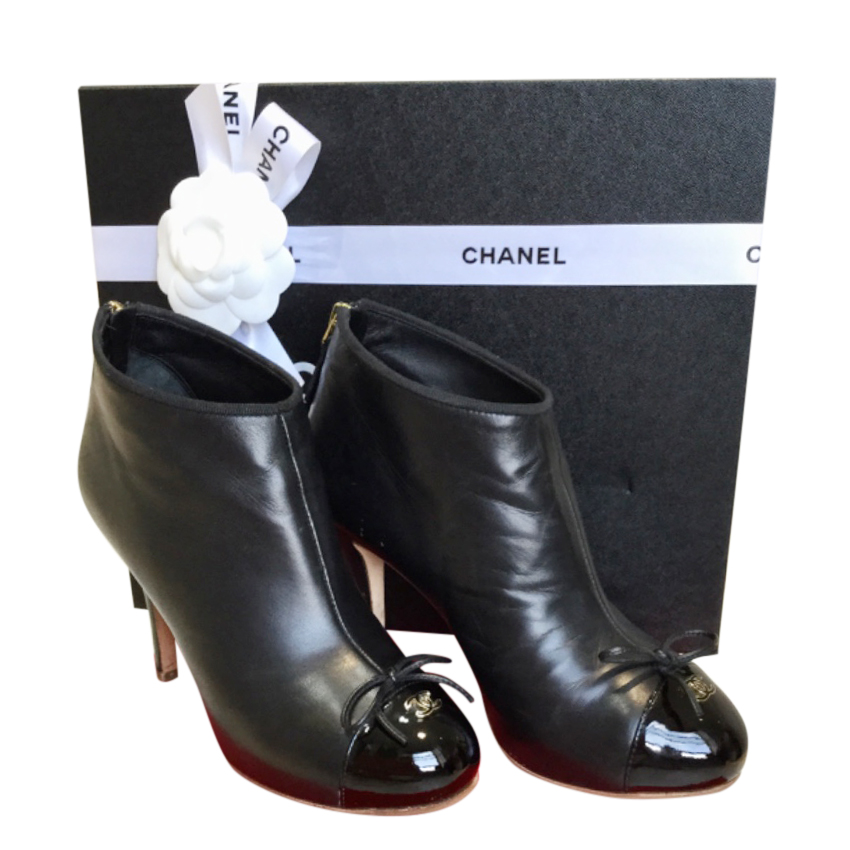 Preowned Chanel Black Patent Cap Toe Leather Ankle Boots Size 365