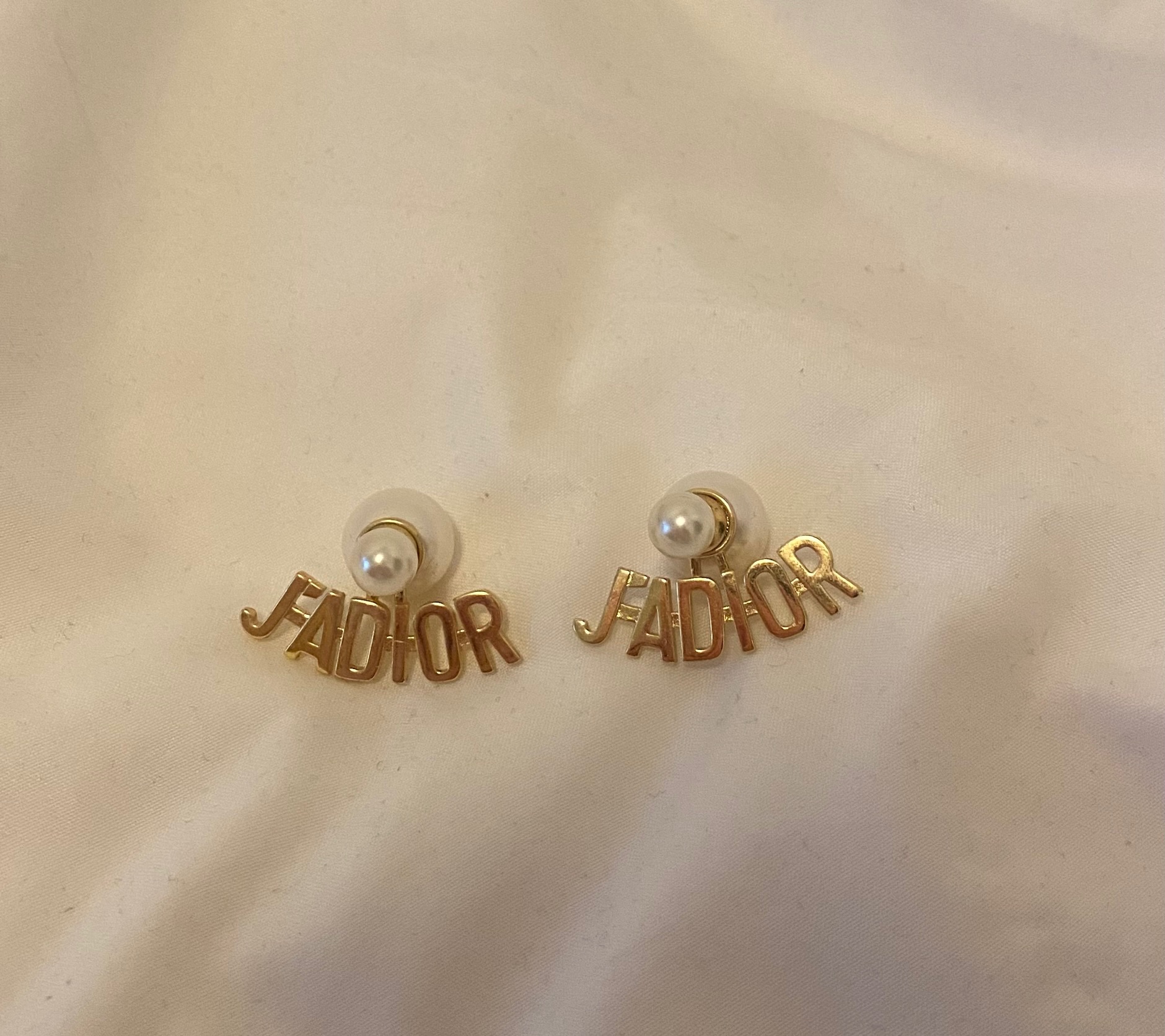 Preowned J'Adior Tribal Earrings White and gold pearl