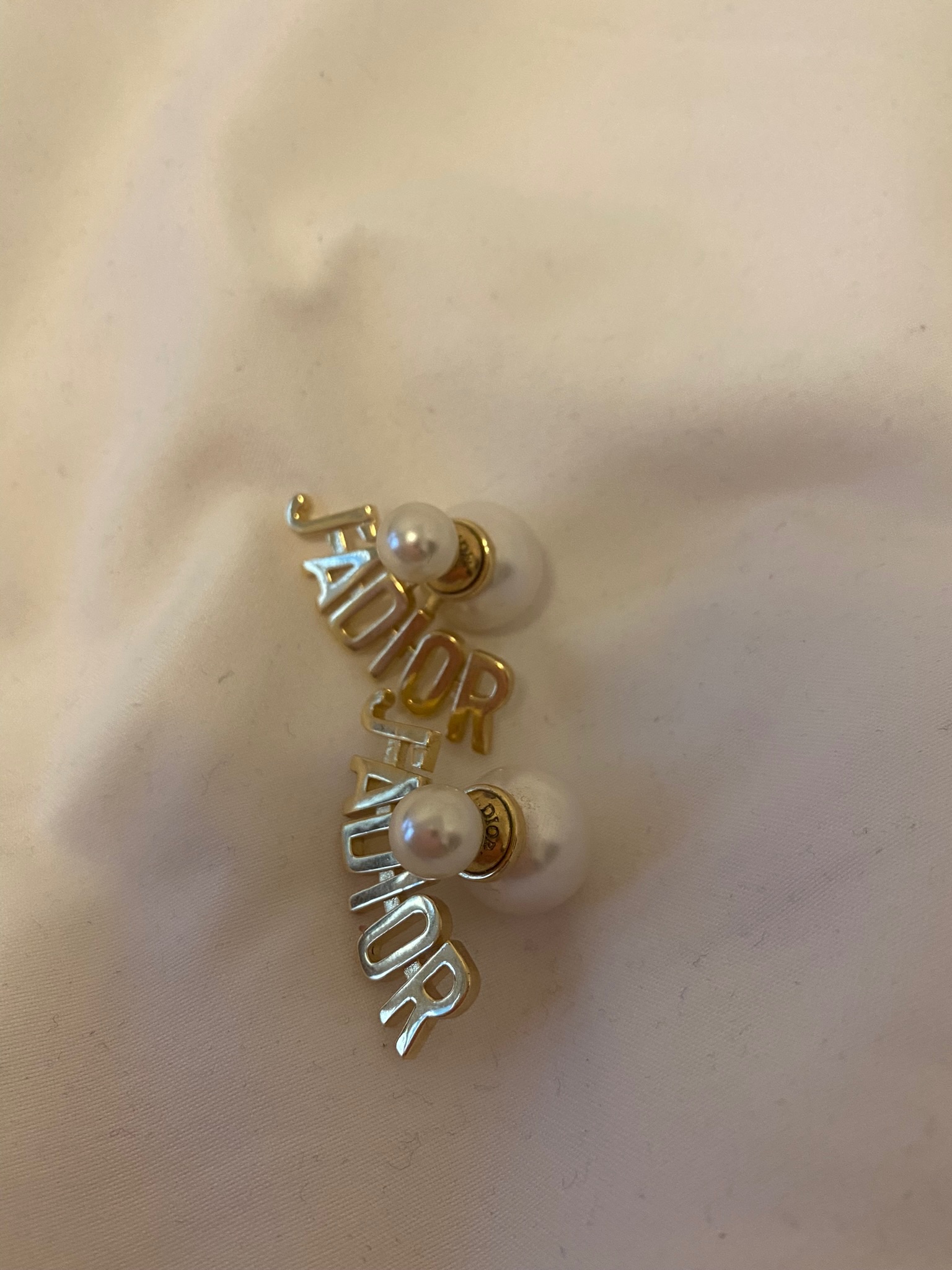 Preowned J'Adior Tribal Earrings White and gold pearl