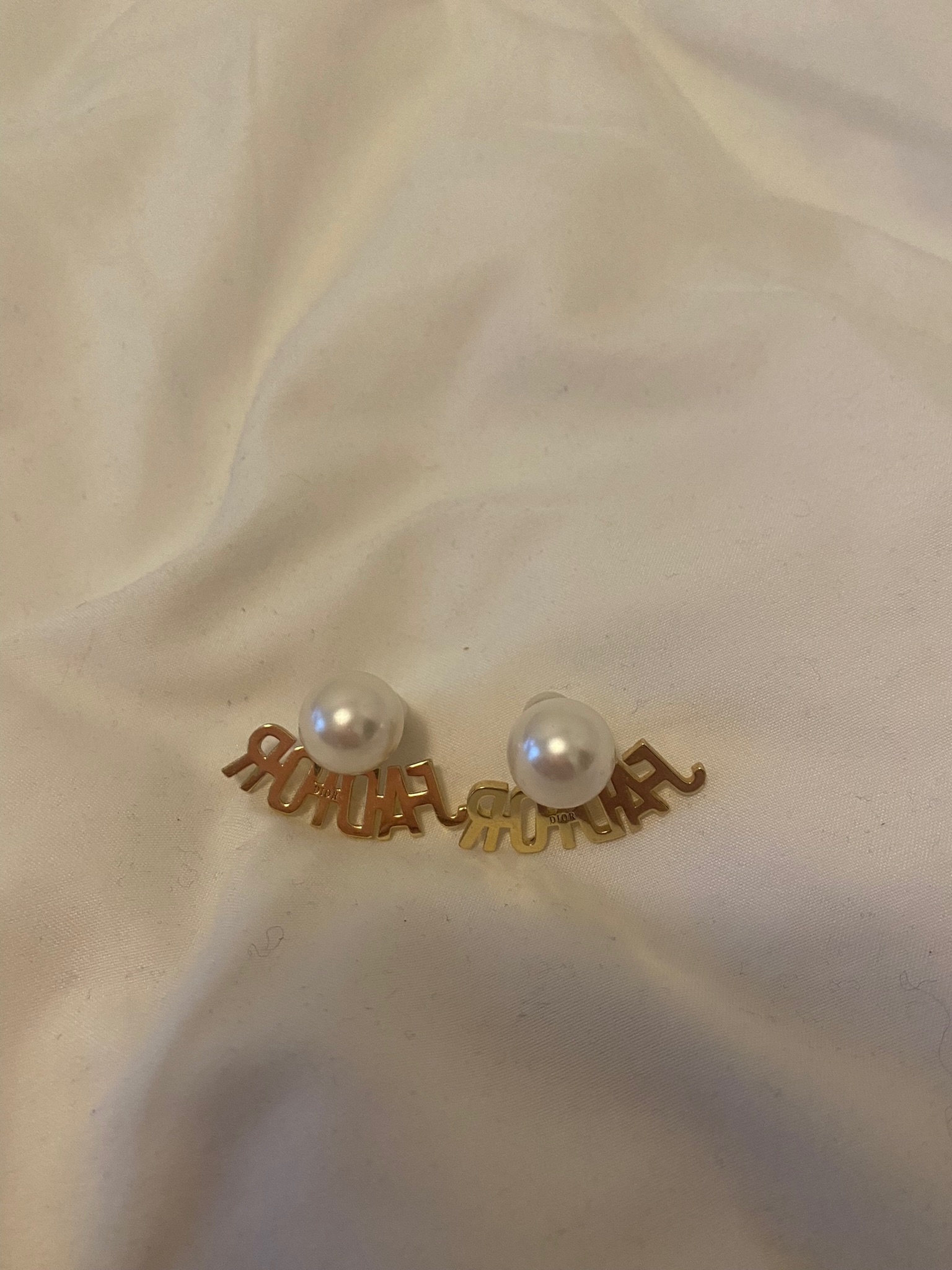 Preowned J'Adior Tribal Earrings White and gold pearl