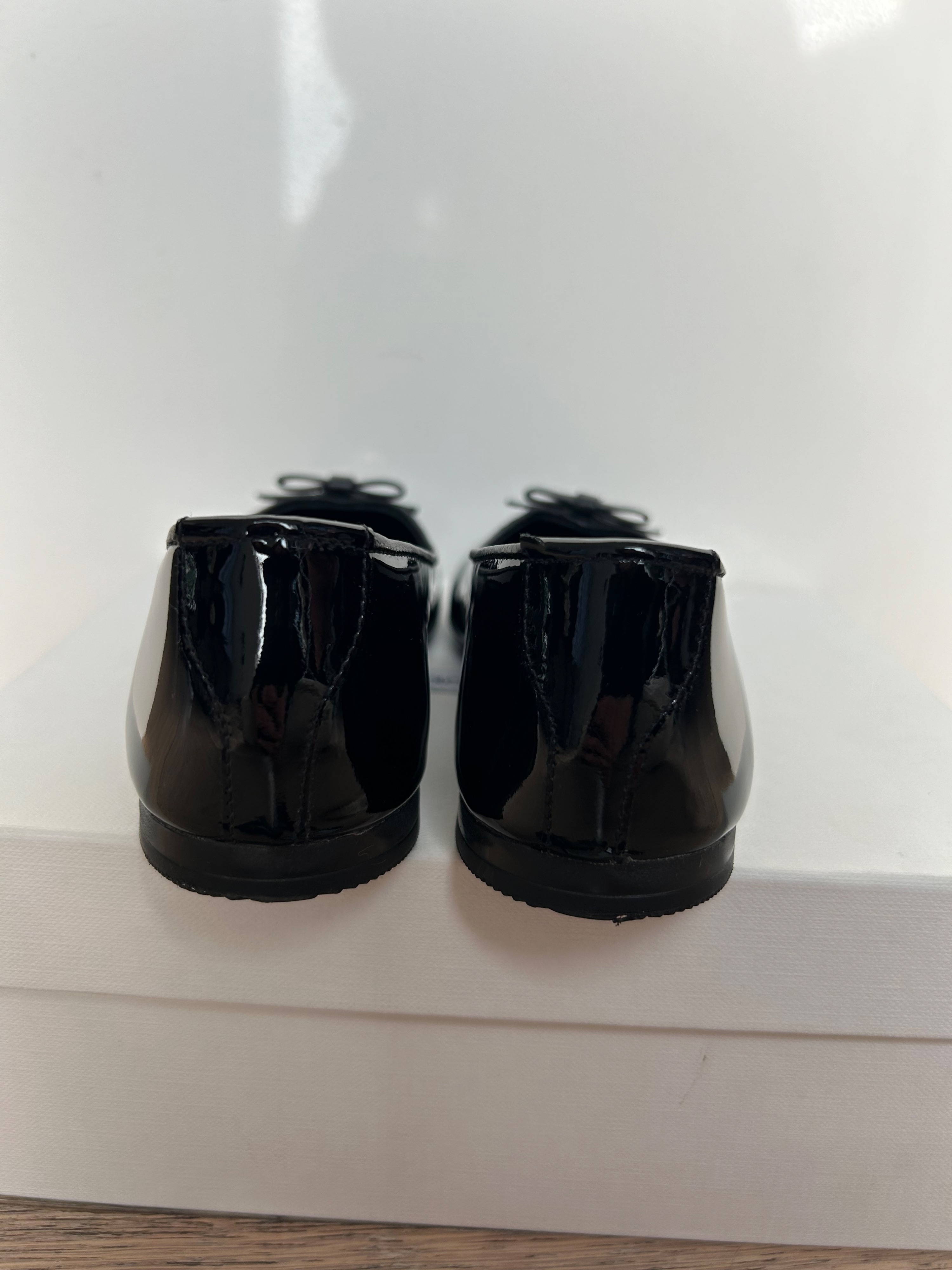 Boys Preowned Dolce  Gabbana Kids Black Patent Leather Ballerina Flats Size 5 Years