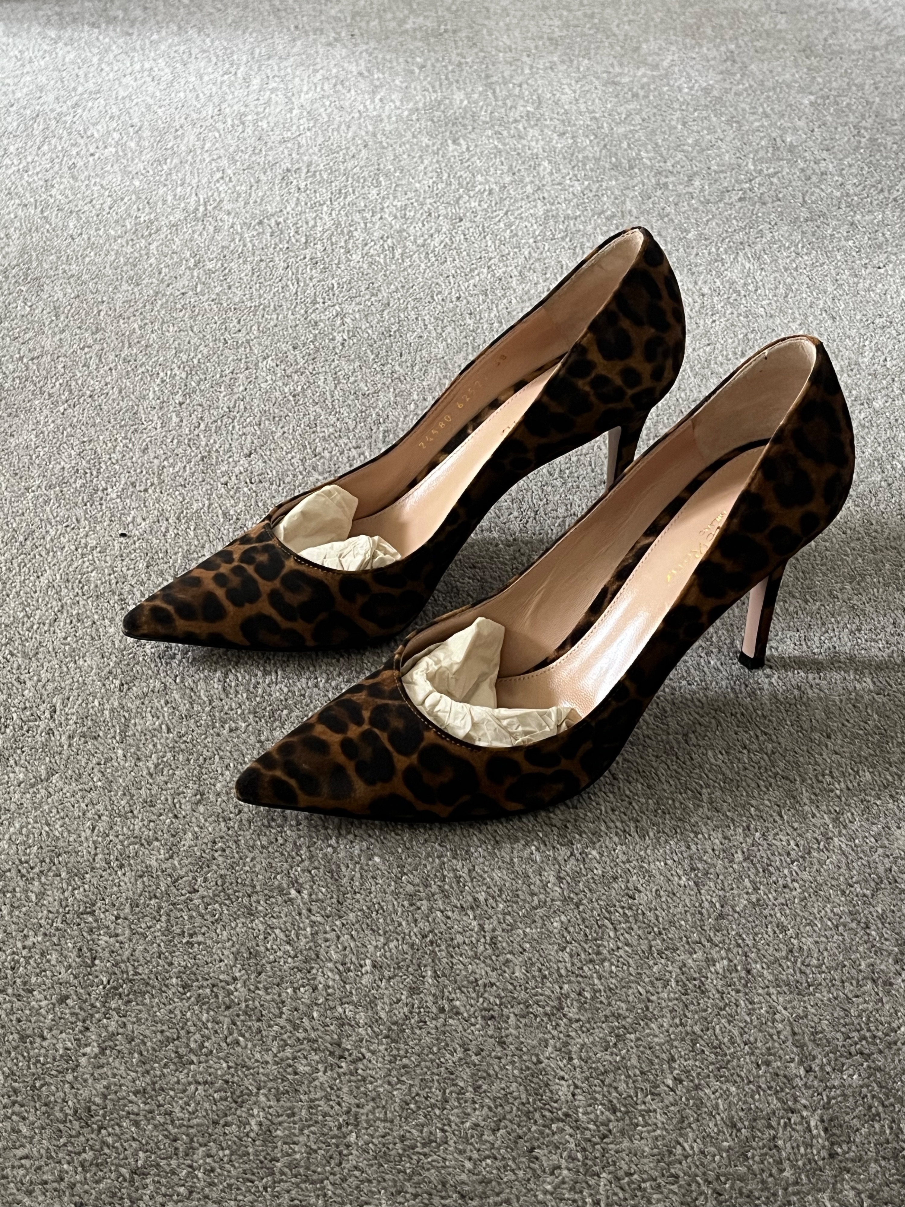 Gianvito Rossi Leopard Print Court Shoes Size 38 Brown sued