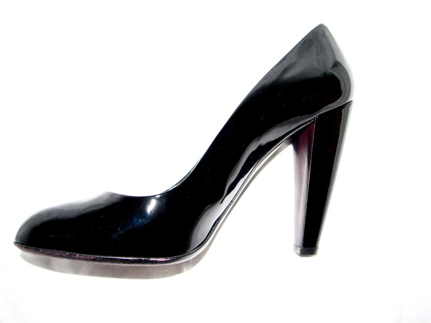 Preowned Miu Miu black patent vernice shadow pumps Size 40 leather