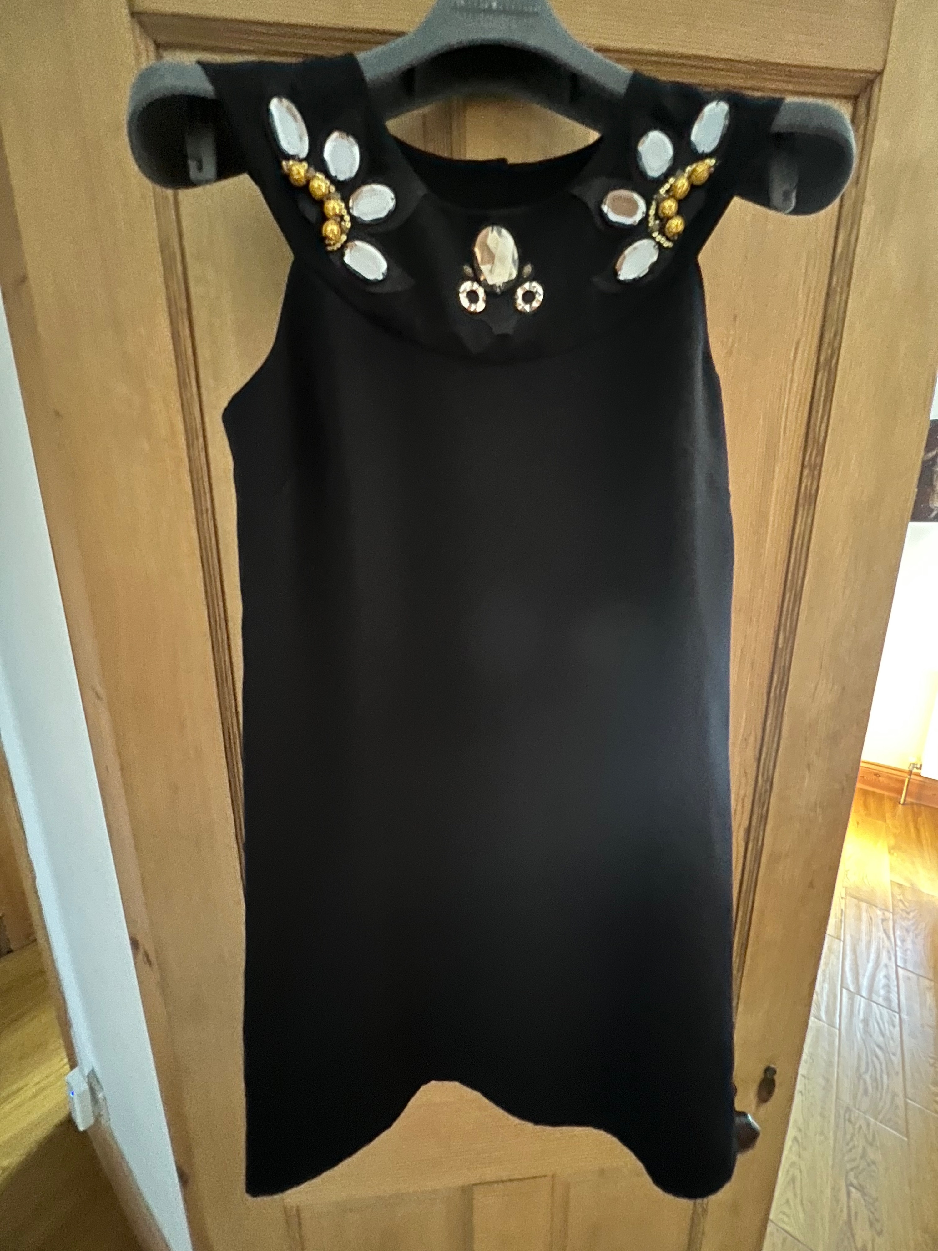 Pringle Black crepe embellished neckline shift dress Size S polyester