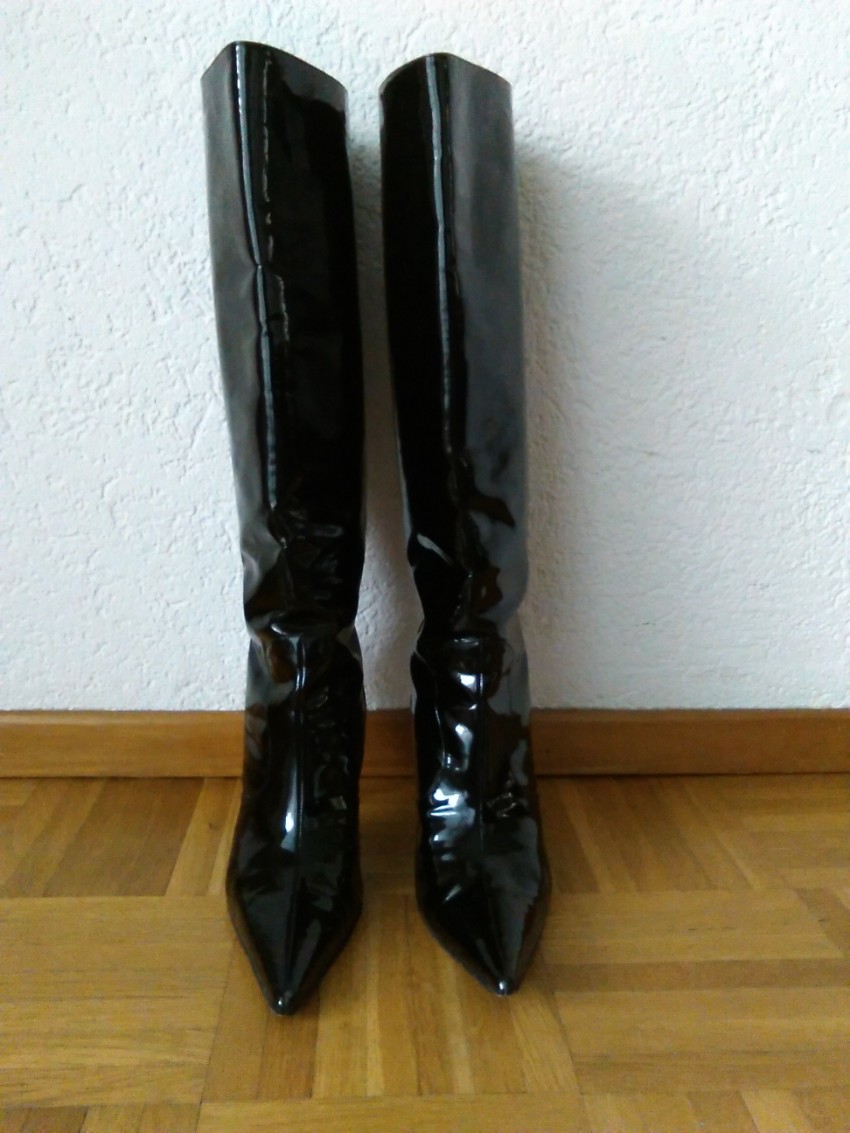 Preowned Dolce  Gabbana black patent pointed knee boots Size 37 leather