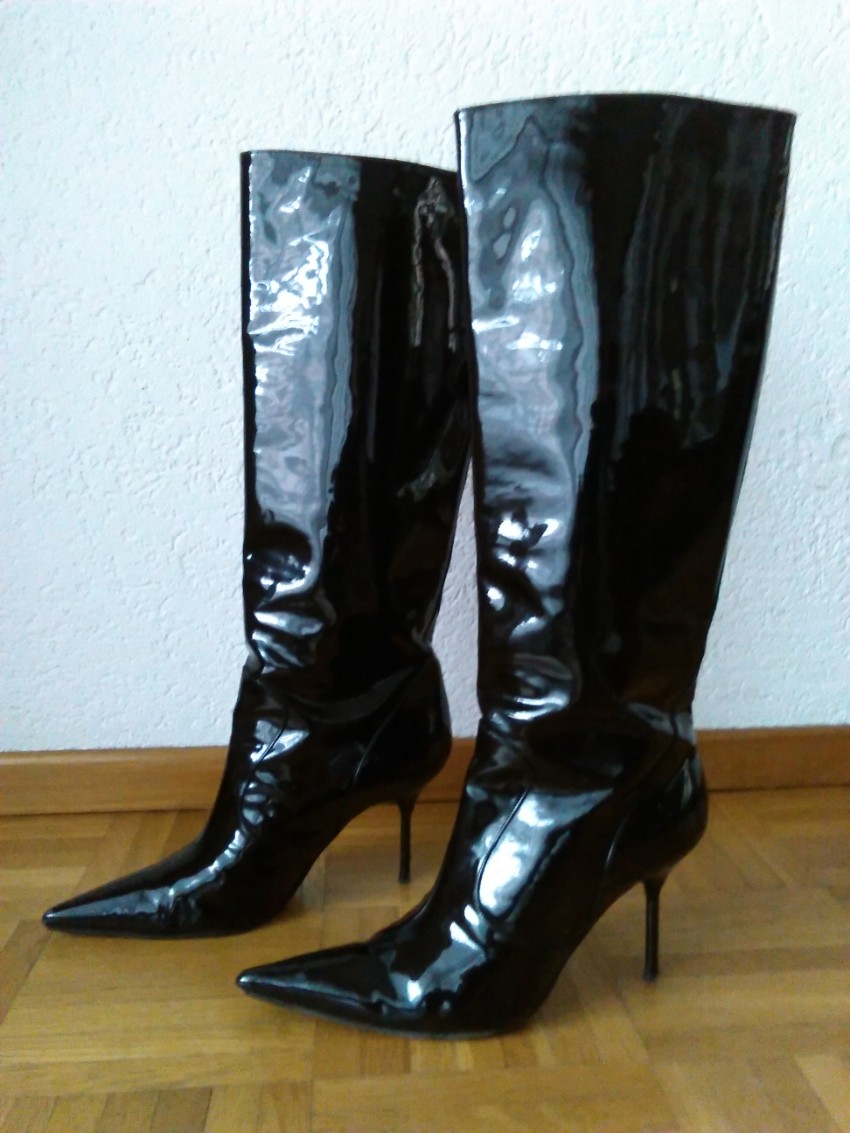 Preowned Dolce  Gabbana black patent pointed knee boots Size 37 leather