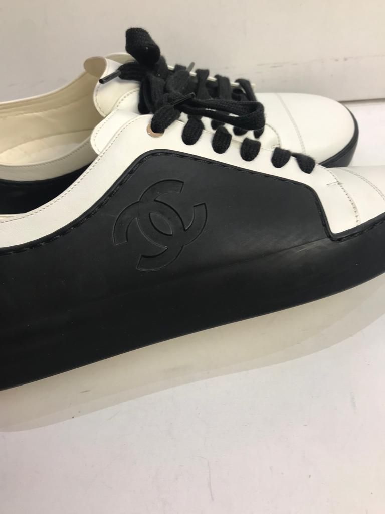 Preowned Chanel Black  White Platform Low Sneakers Size 40 Black / white leather