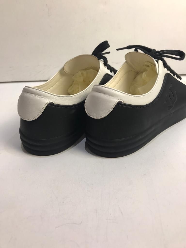 Preowned Chanel Black  White Platform Low Sneakers Size 40 Black / white leather