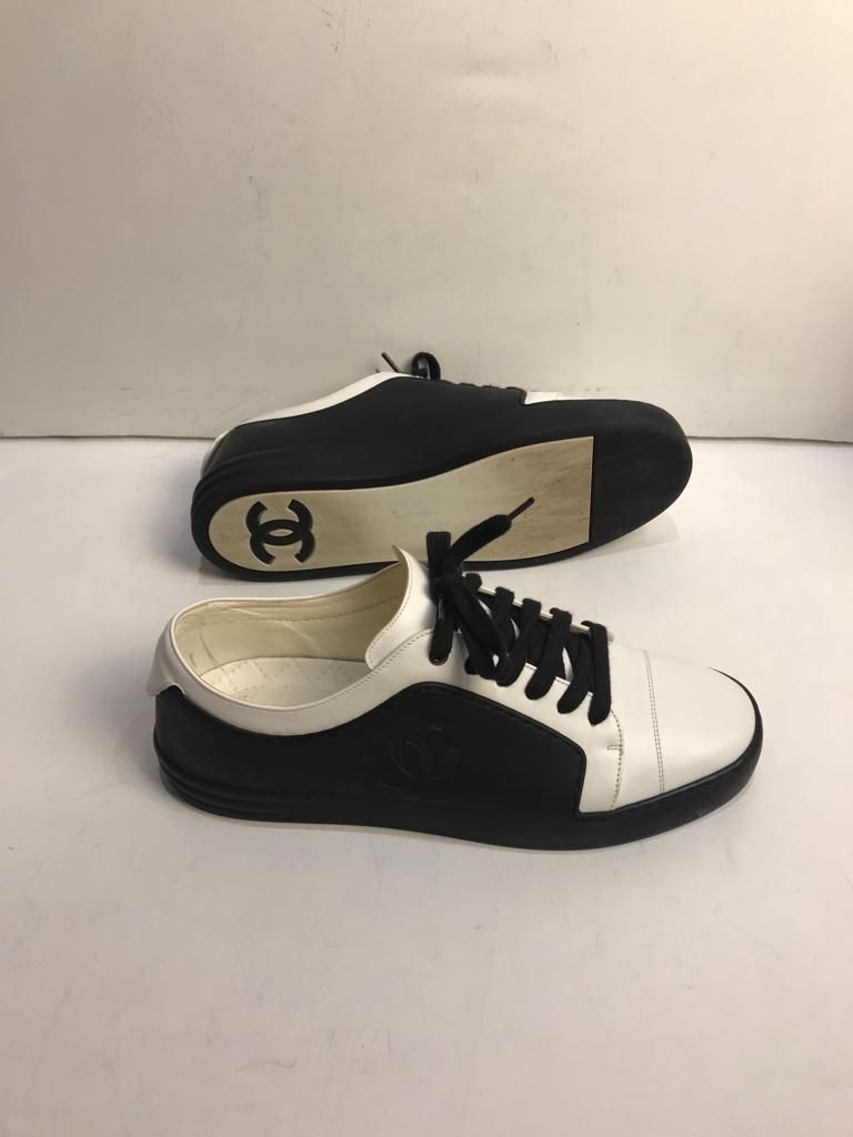 Preowned Chanel Black  White Platform Low Sneakers Size 40 Black / white leather