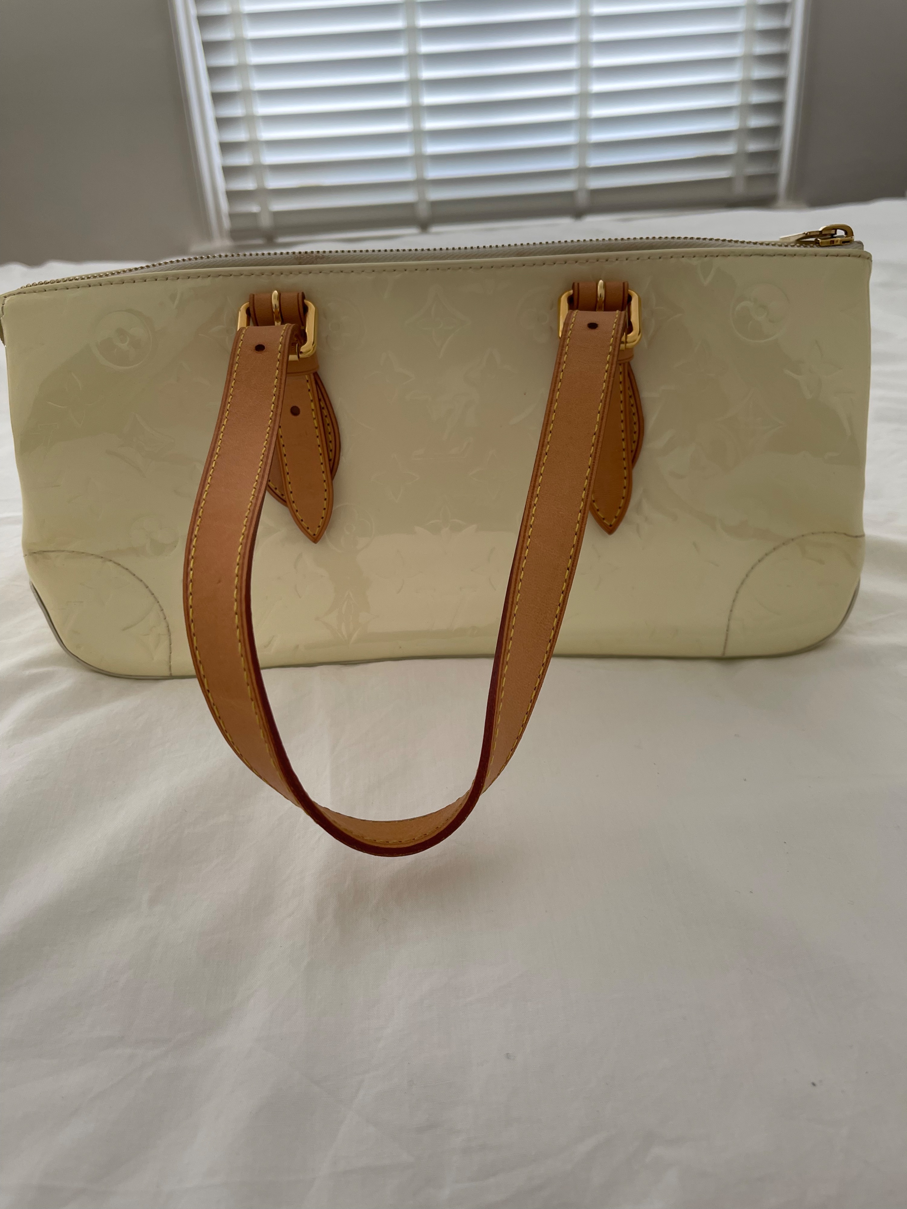 Preowned Louis Vuitton Perle Monogram Vernis Rosewood Avenue Bag Perla White leather