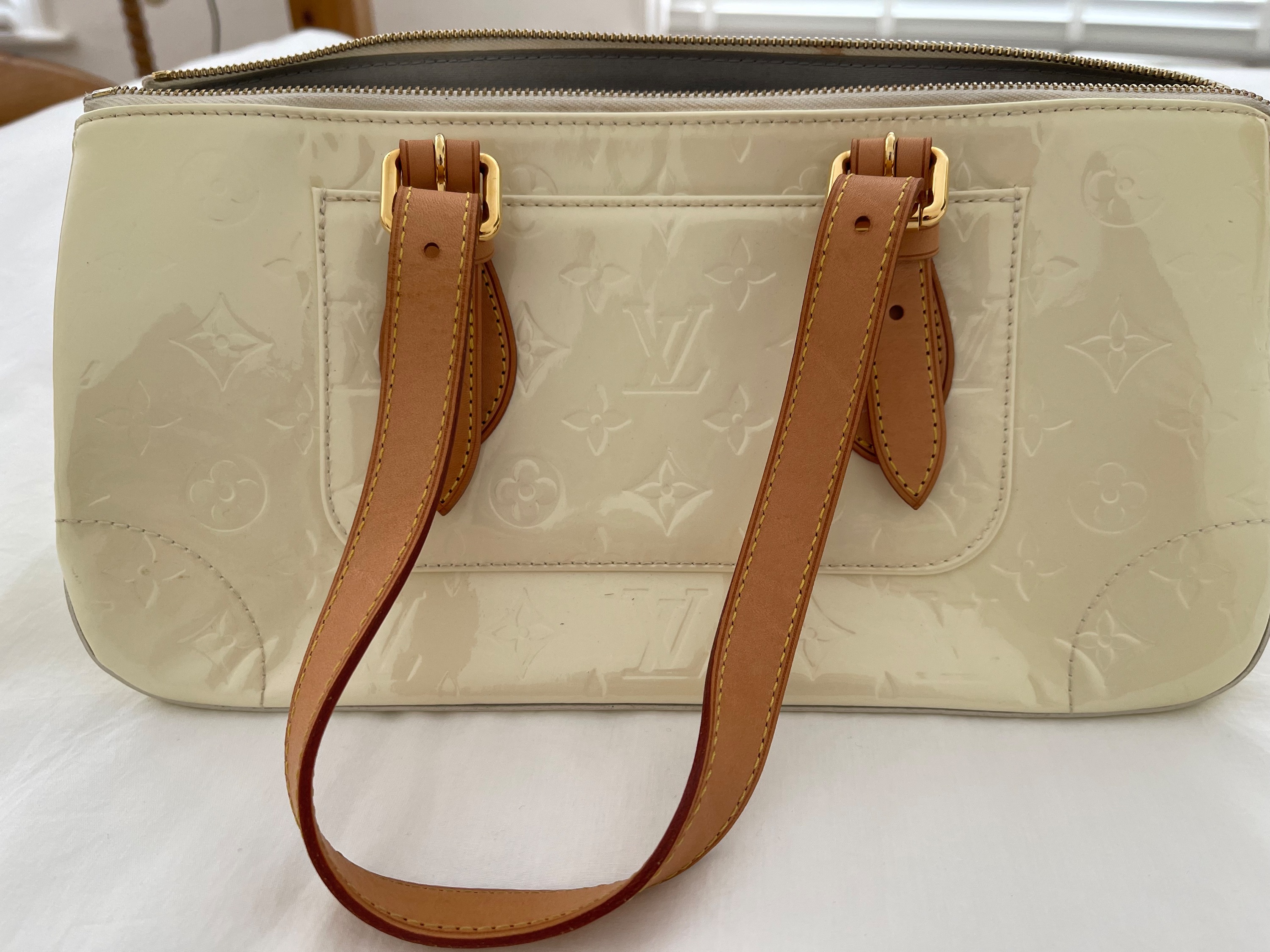 Preowned Louis Vuitton Perle Monogram Vernis Rosewood Avenue Bag Perla White leather