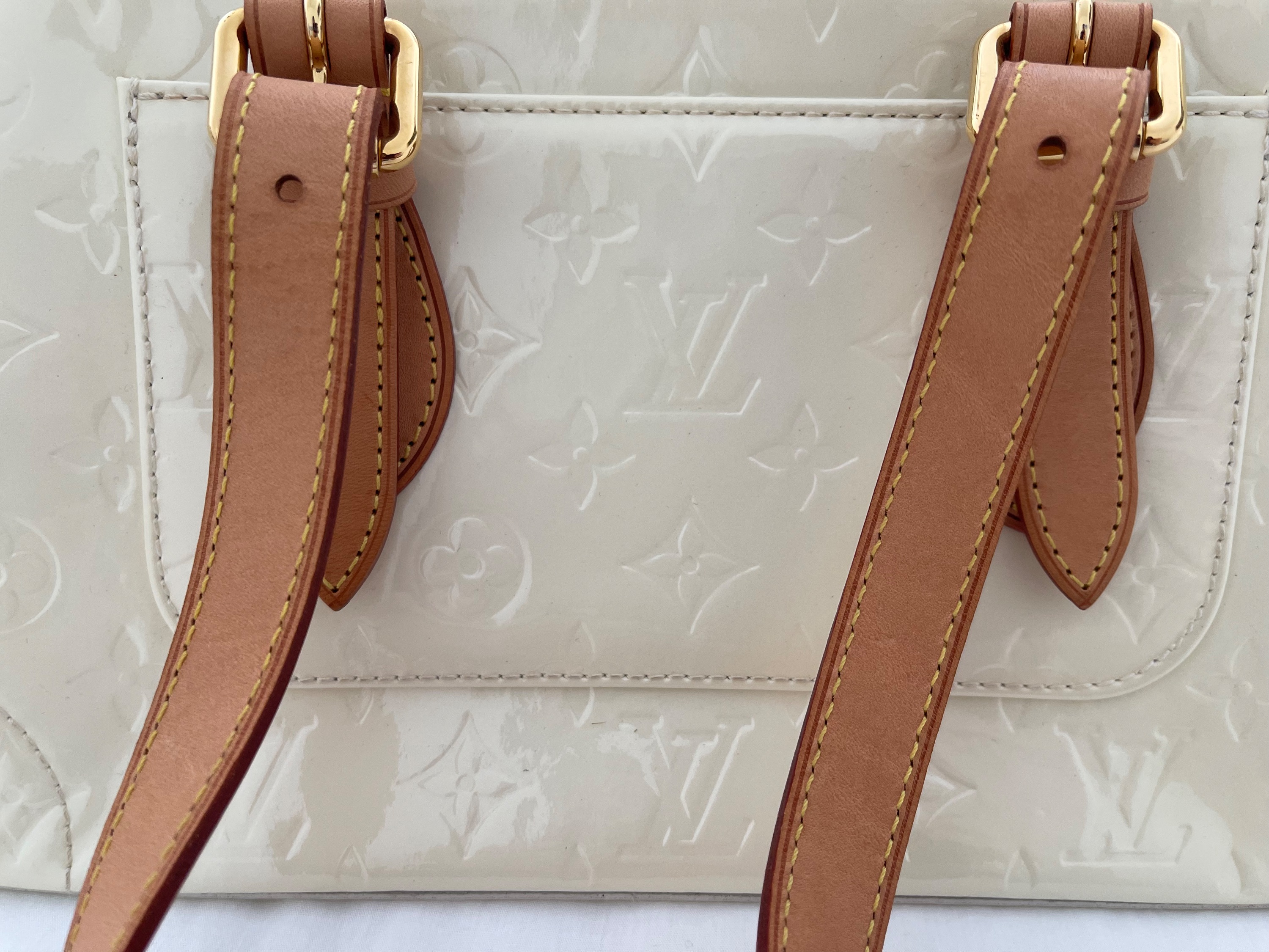 Preowned Louis Vuitton Perle Monogram Vernis Rosewood Avenue Bag Perla White leather