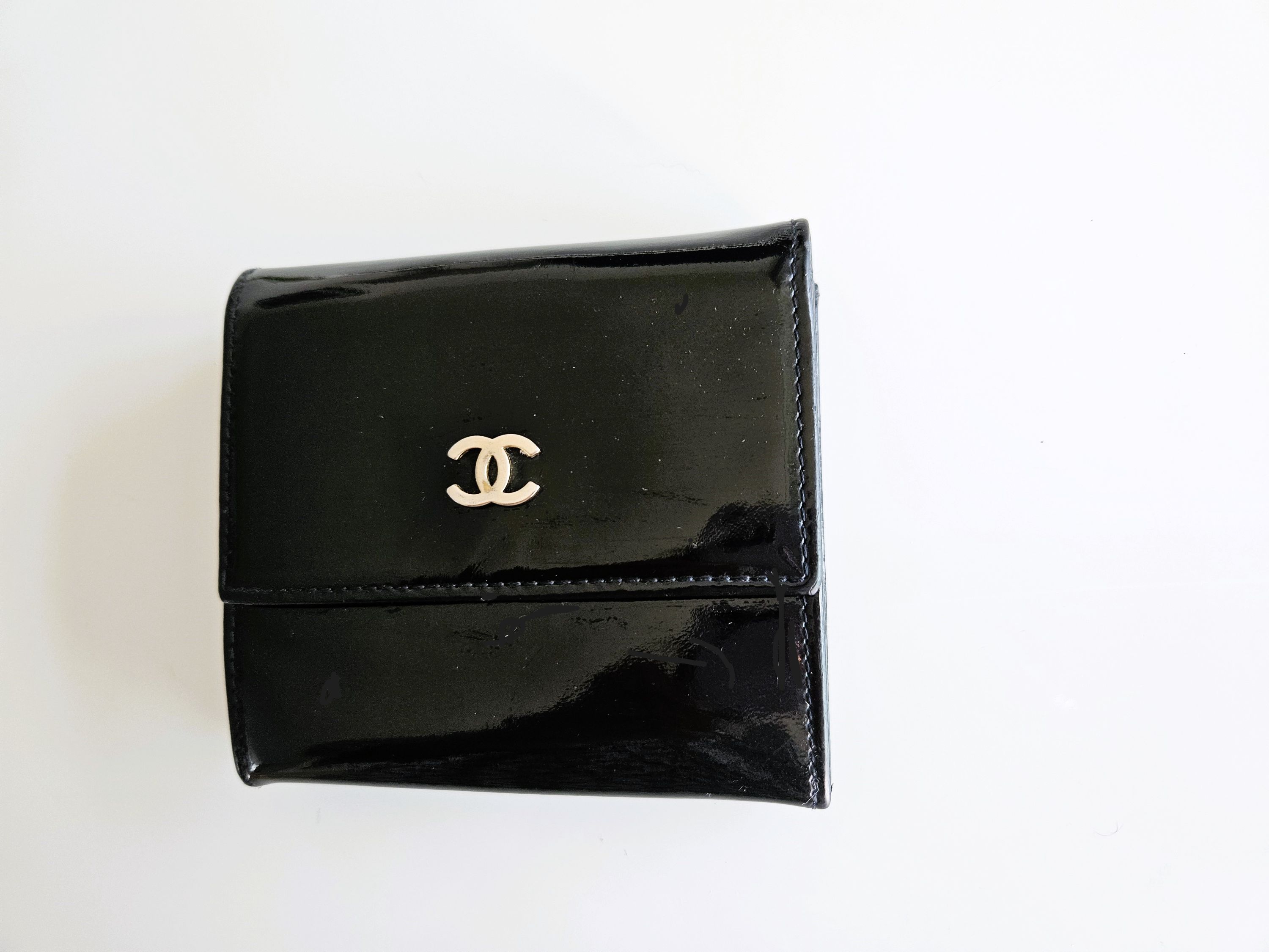 Preowned Chanel Black Patent Leather Bifold Wallet black and gold coated lambskin leather