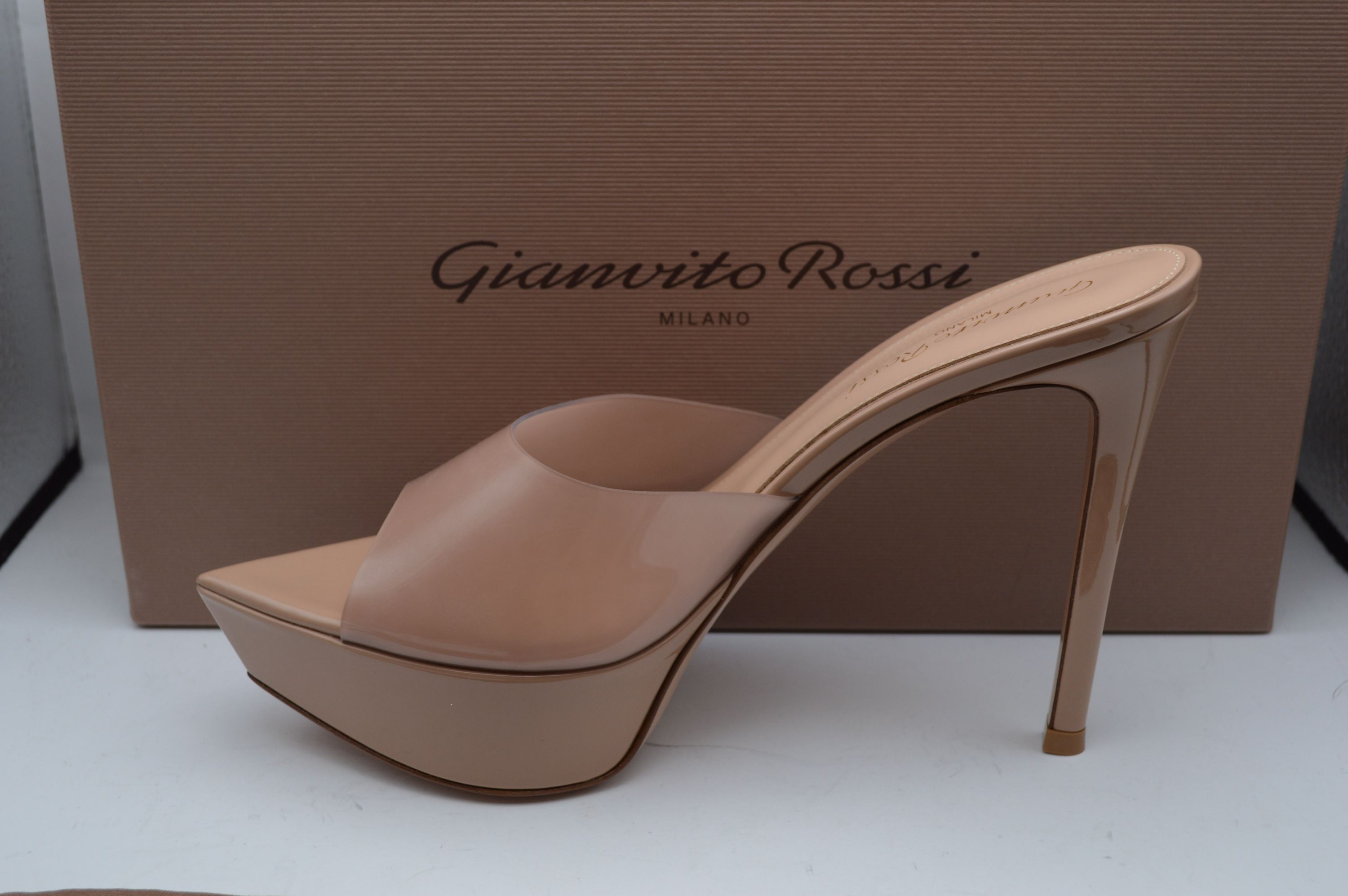 Gianvito Rossi Nude Patent Leather Heels Size 37.5 beige