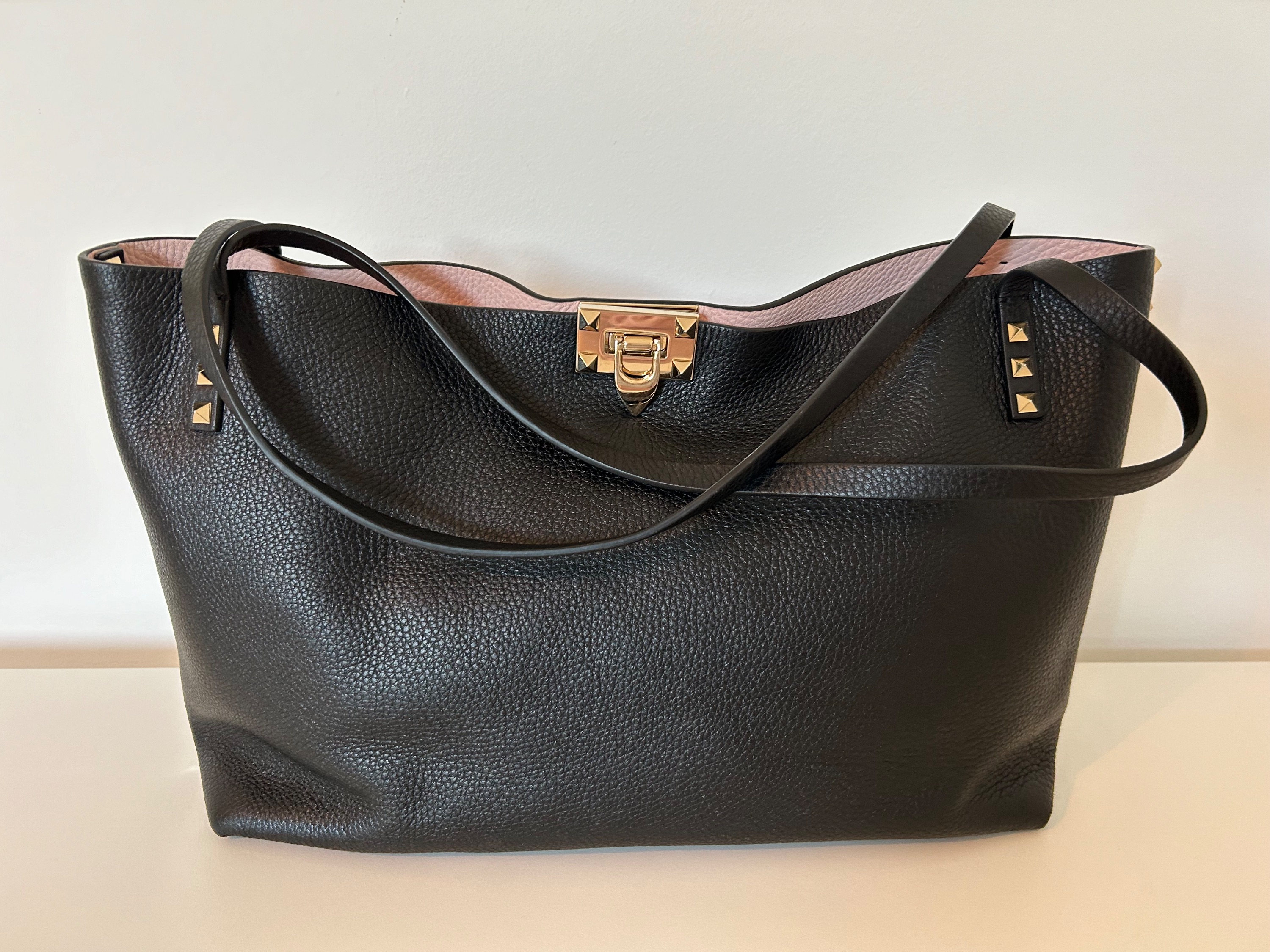 Valentino Garavani Rockstud Tote Size M