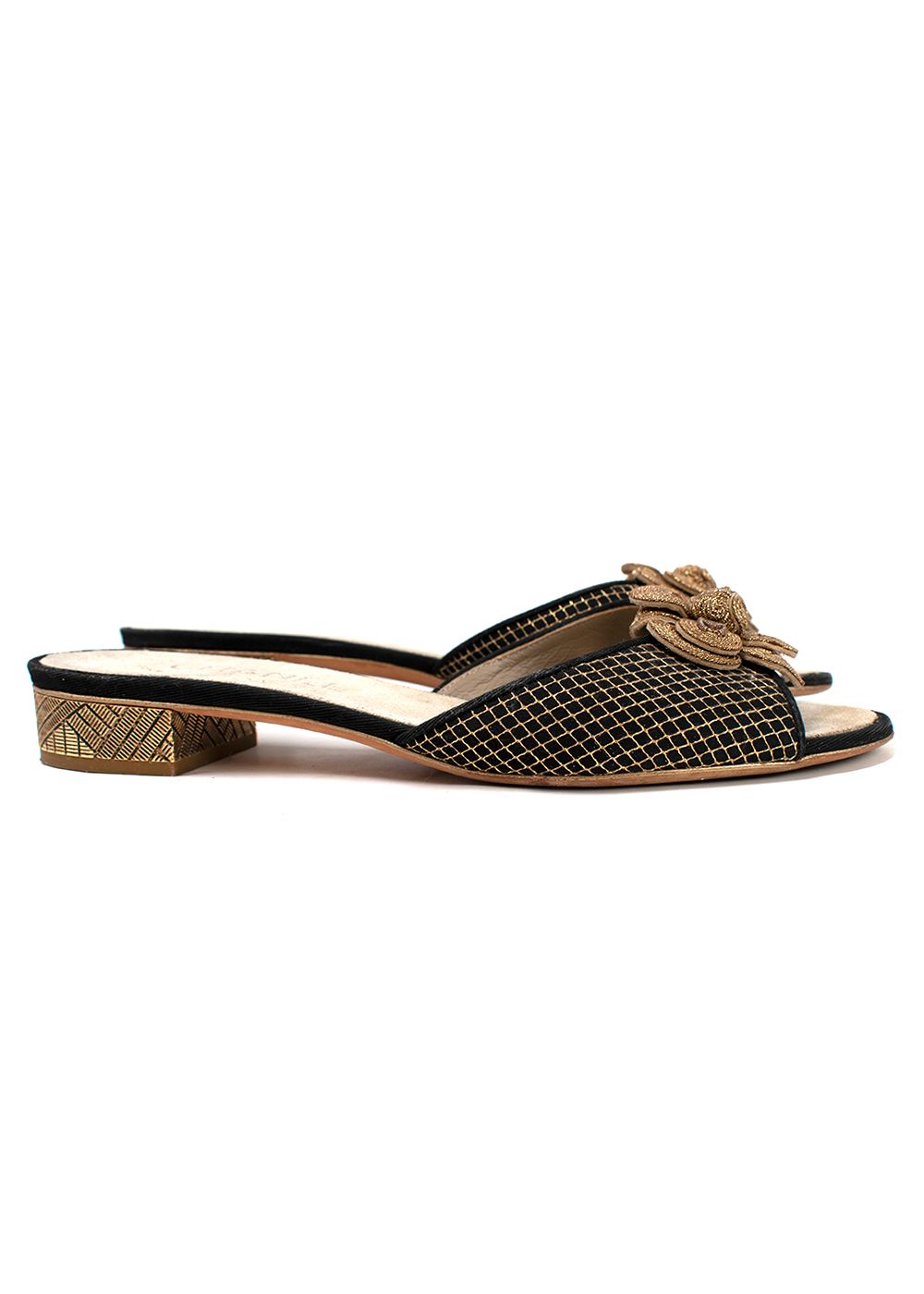 Preowned Chanel Black and Gold Metallic Flower Sandals Size 395 black gold leather