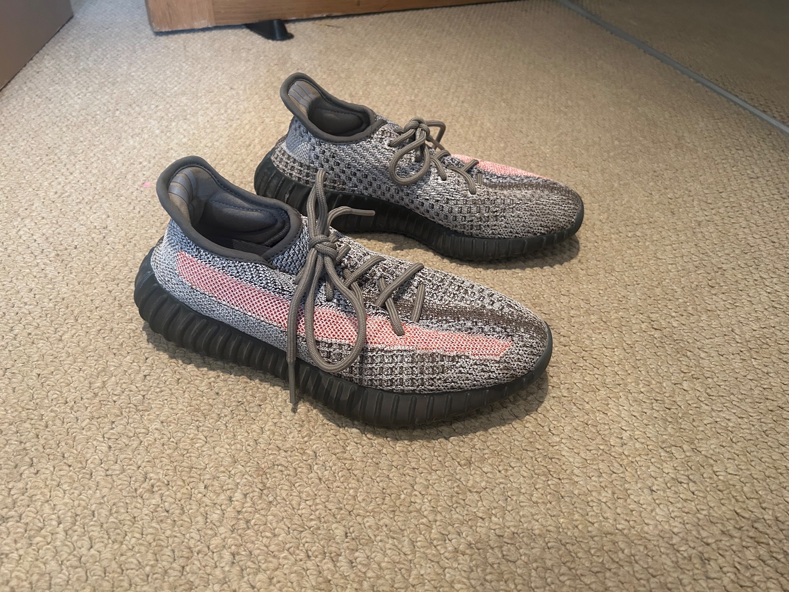 Preowned Yeezy x Adidas Boost 350 V2 Ashto Sneakers Size 385 Ash material