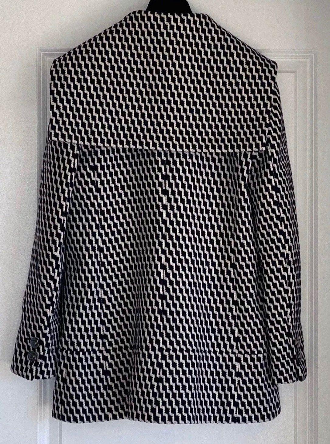 Preowned Chanel Black and White Short Coat Size L Black/navy and white wool see pic