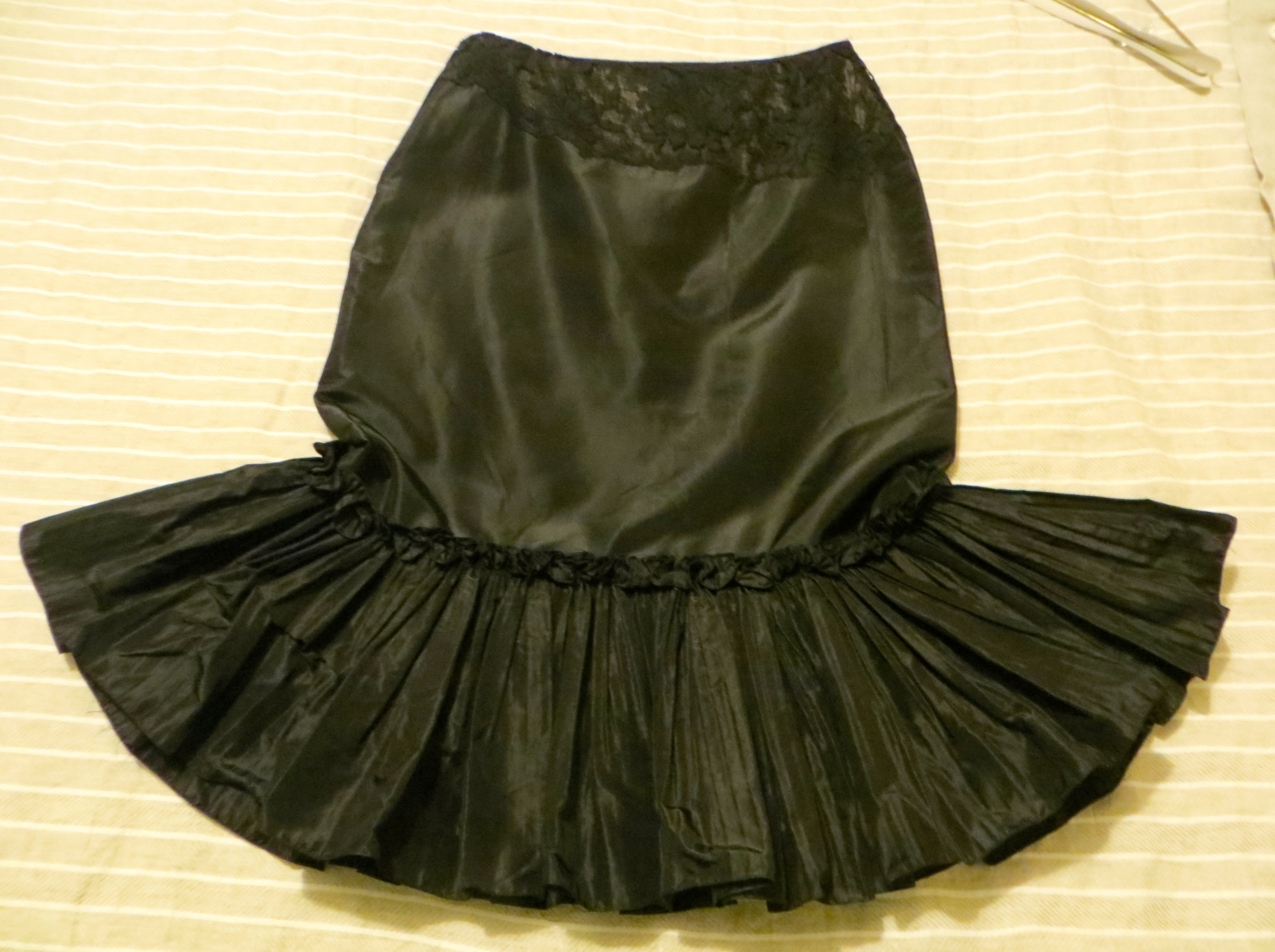 Preowned Oscar De La Renta silk-lace Tuille skirt Size S Black silk