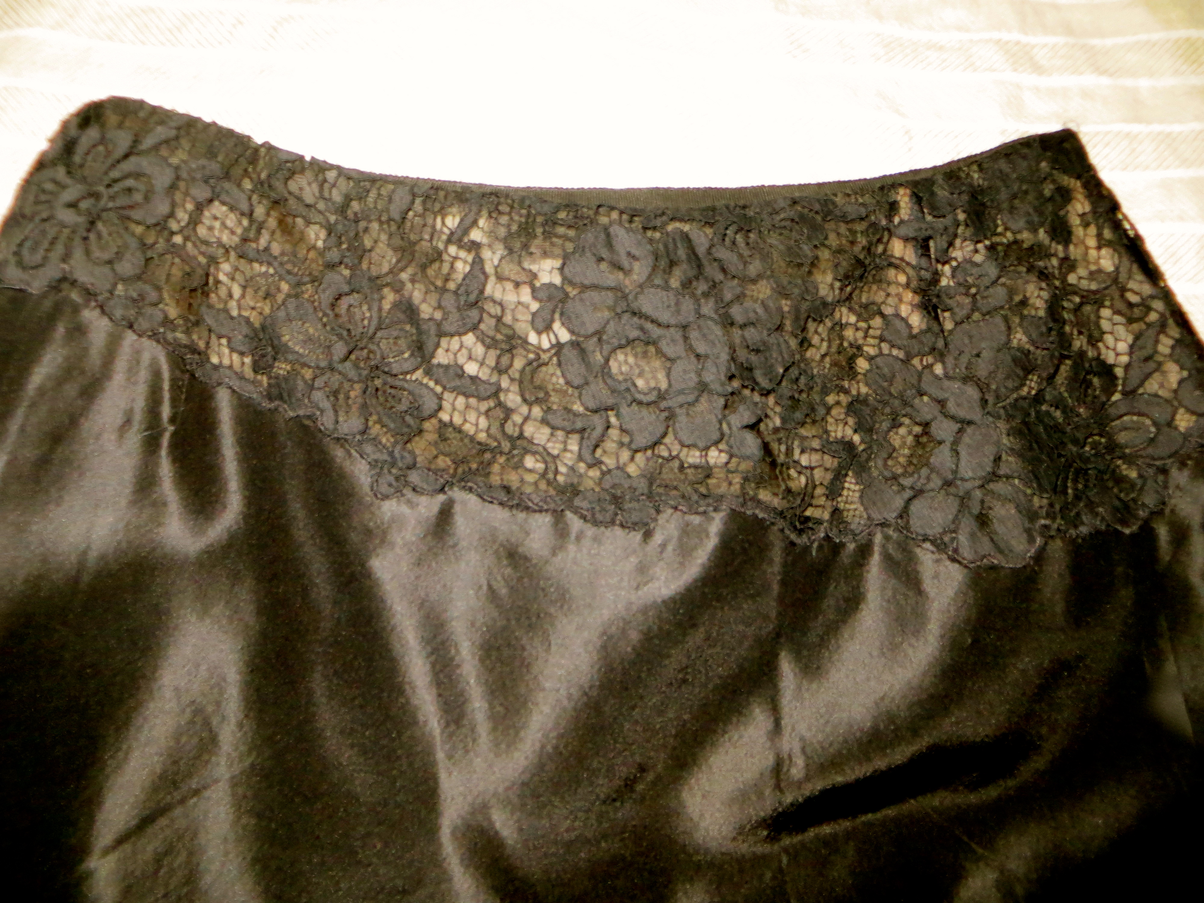 Preowned Oscar De La Renta silk-lace Tuille skirt Size S Black silk