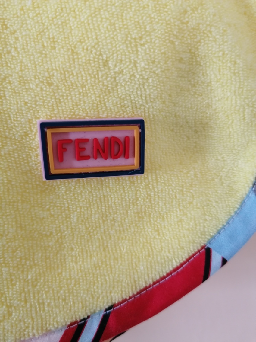 Boys Fendi Kids Girls Yellow Hooded Beach Towelling poncho Size 18-24 Months cotton