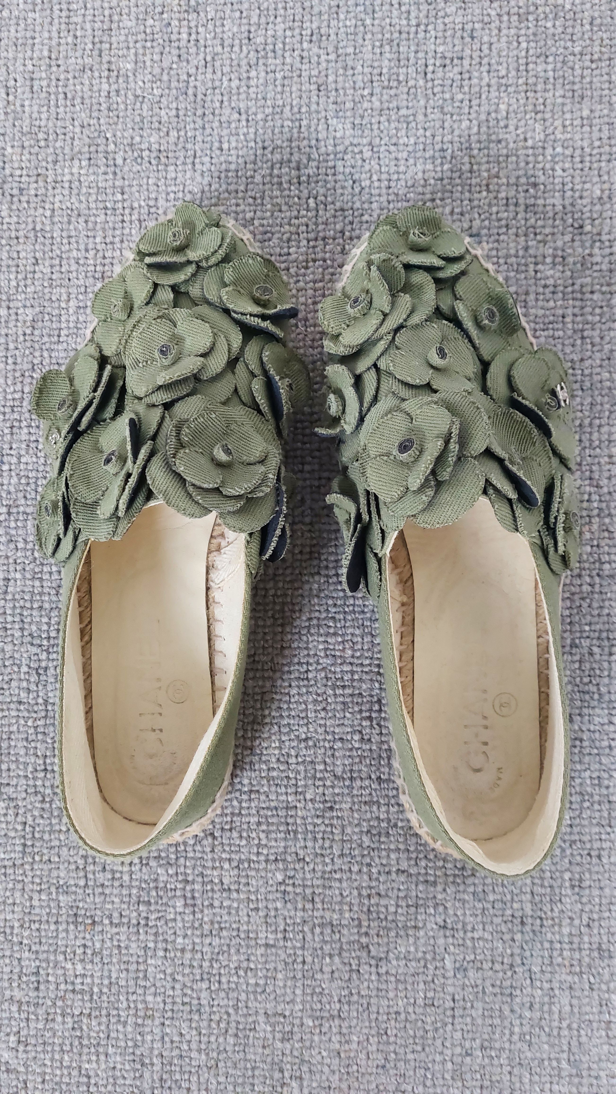 Preowned Chanel Khaki Camellia Espadrilles Size 38 cloth