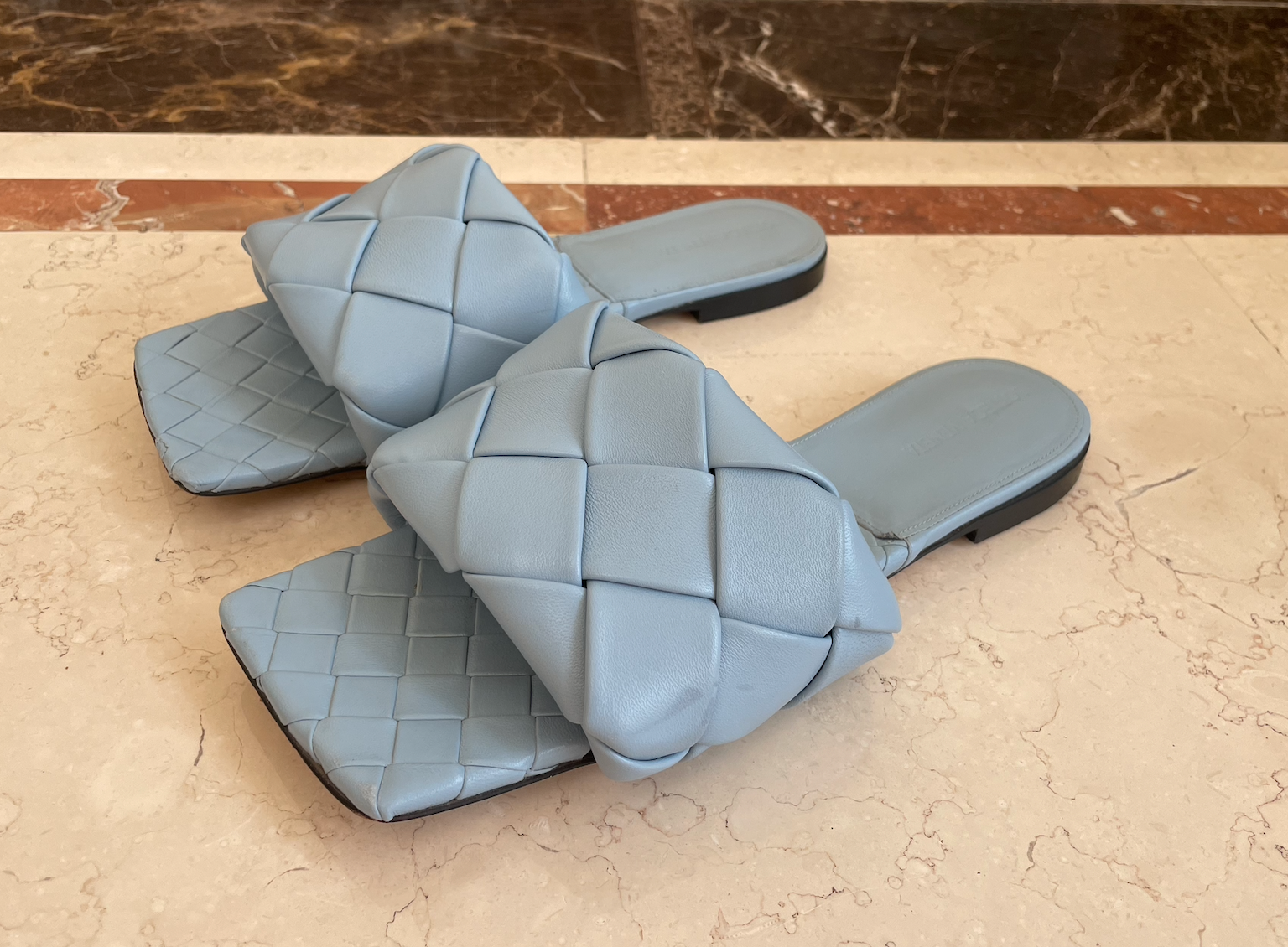 Preowned Bottega Veneta Blue Intrecciato BV Lido Slides Size 40 Light Blue lambskin