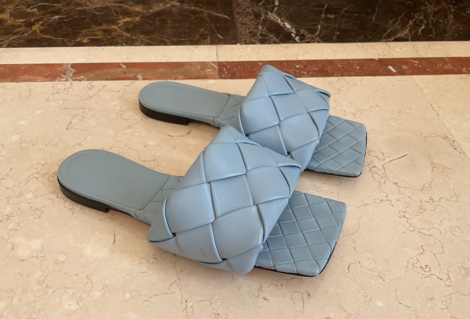 Preowned Bottega Veneta Blue Intrecciato BV Lido Slides Size 40 Light Blue lambskin