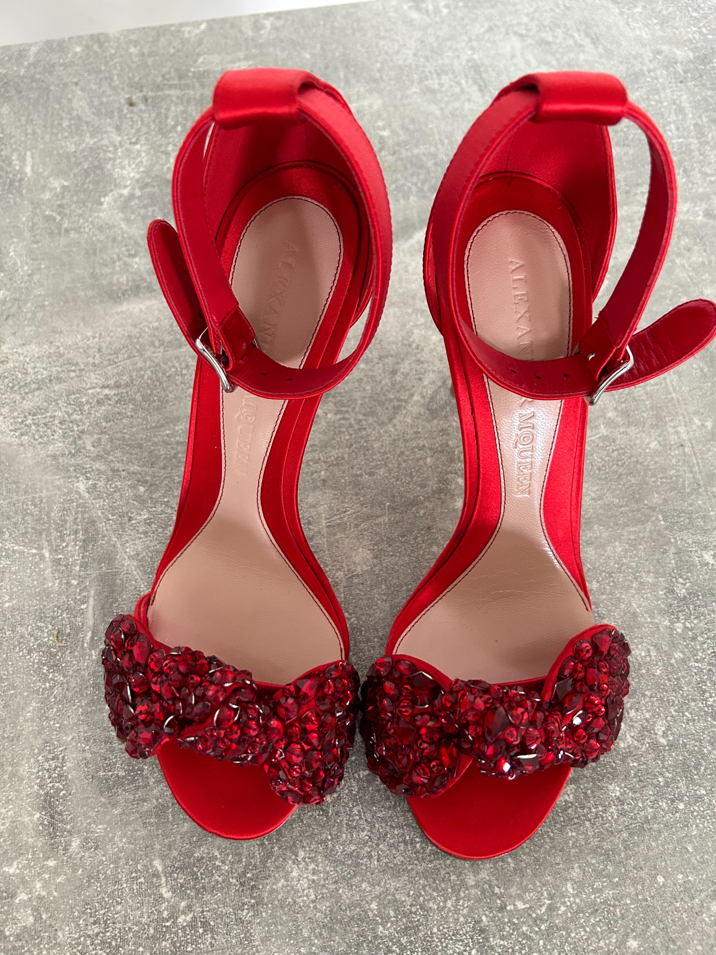 Alexander McQueen Crystal Bow Embellished Sandals Size 40 Red satin