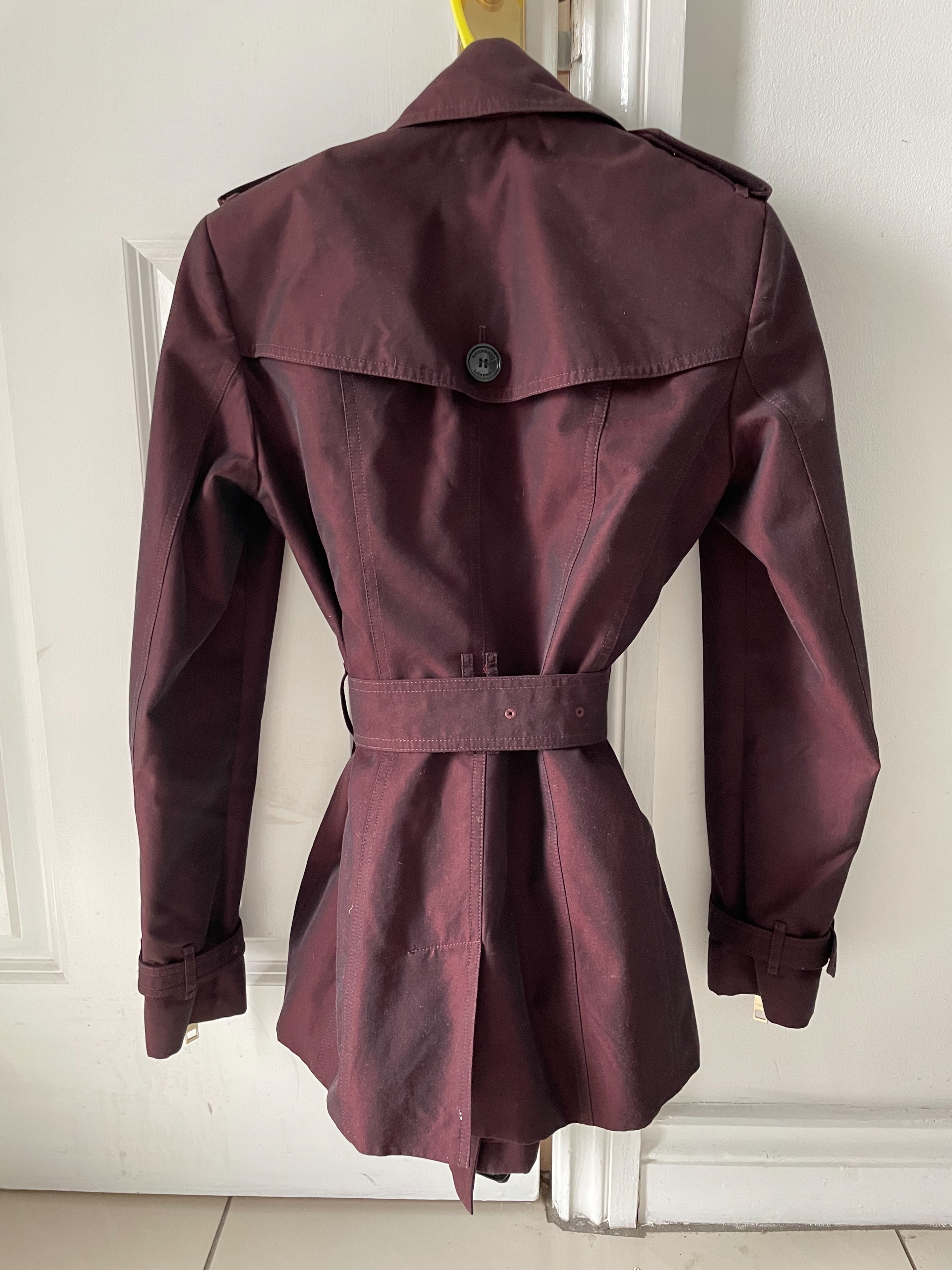 Burberry Burgundy cotton gabardine short trench coat Size 38