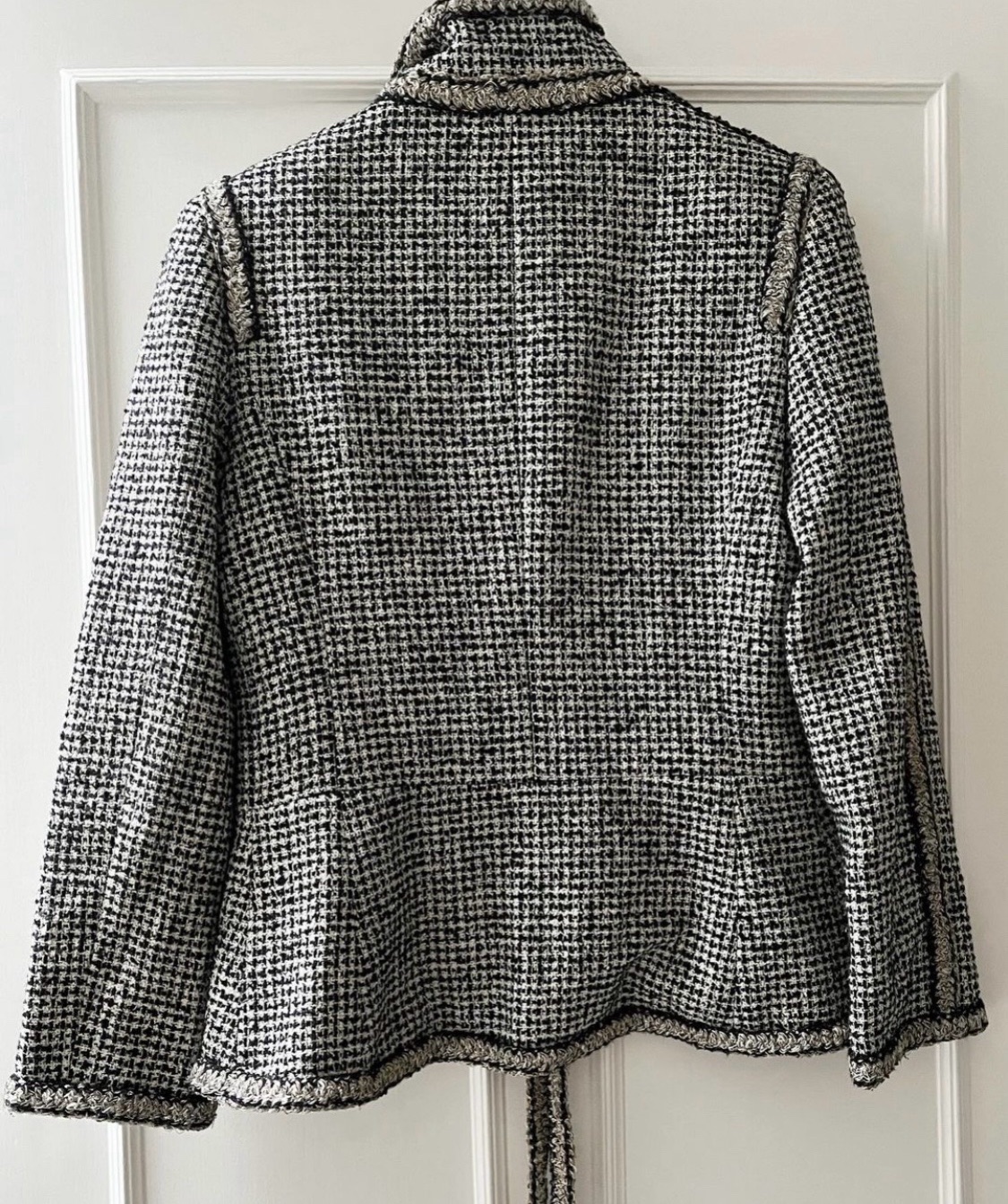 Preowned Chanel Black and White Check Tweed Jacket Size XS Gold and black