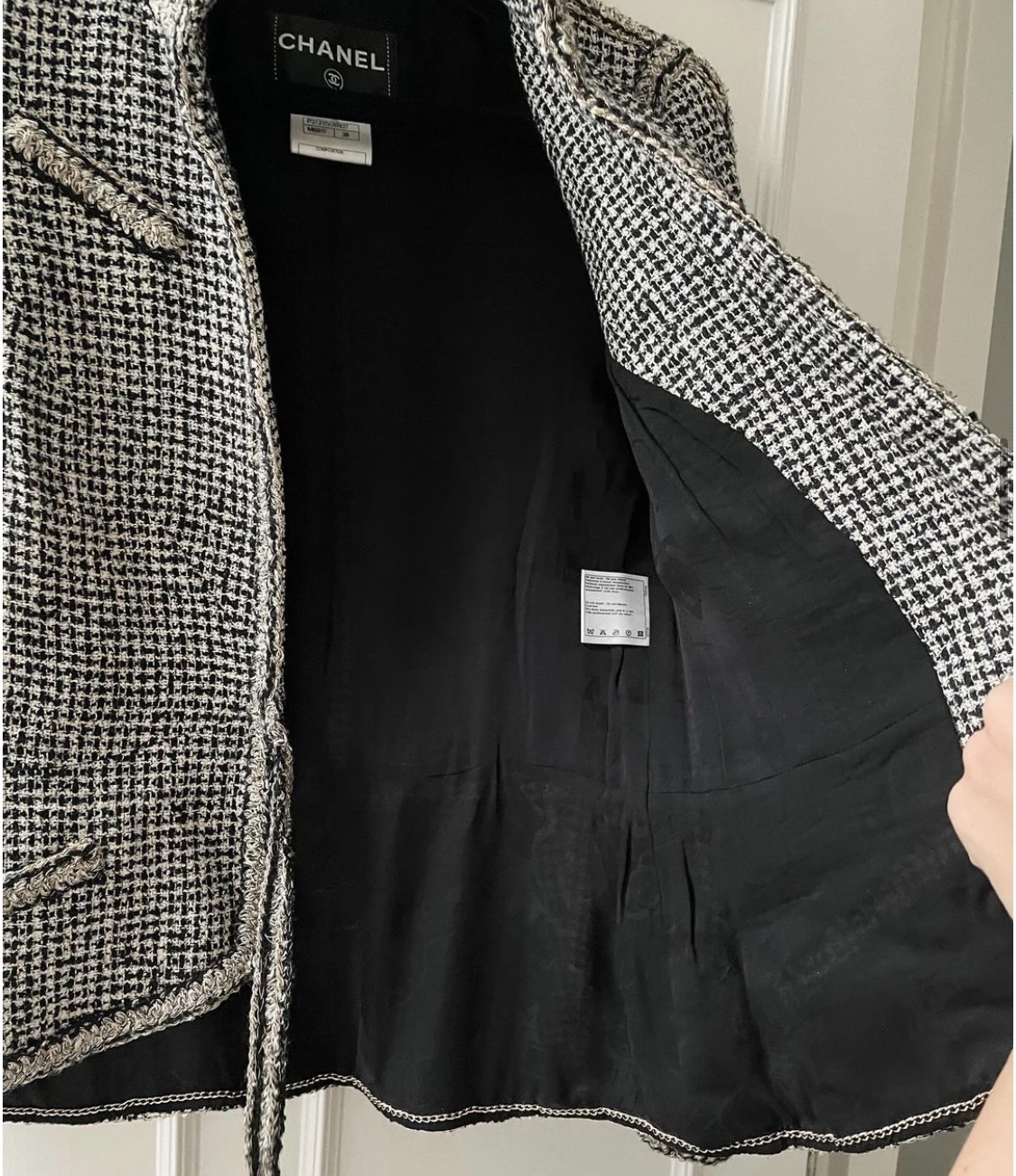 Preowned Chanel Black and White Check Tweed Jacket Size XS Gold and black