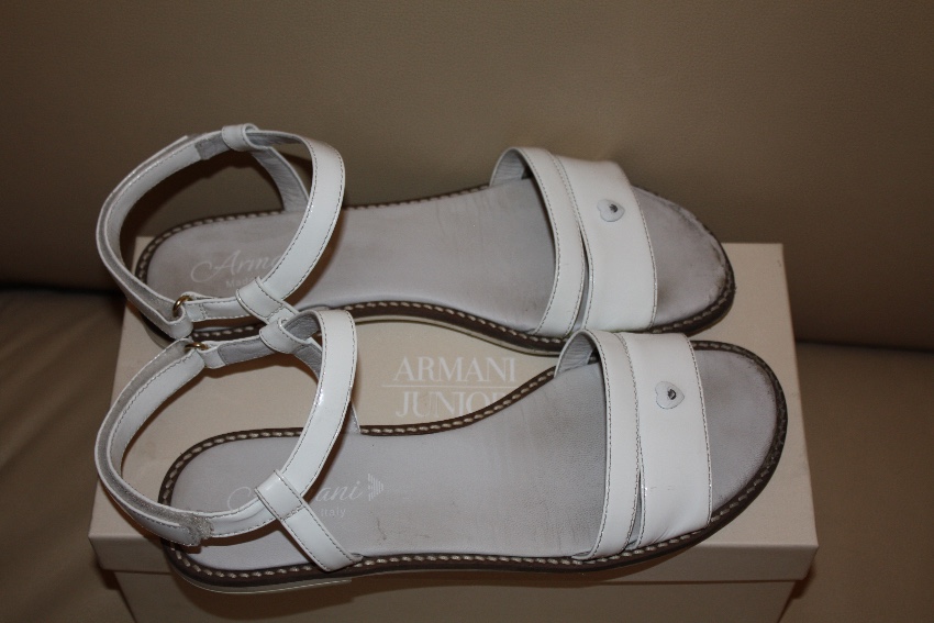 Boys Preowned Armani Girl's 38 White Patent Leather Sandals Size 6 Years +