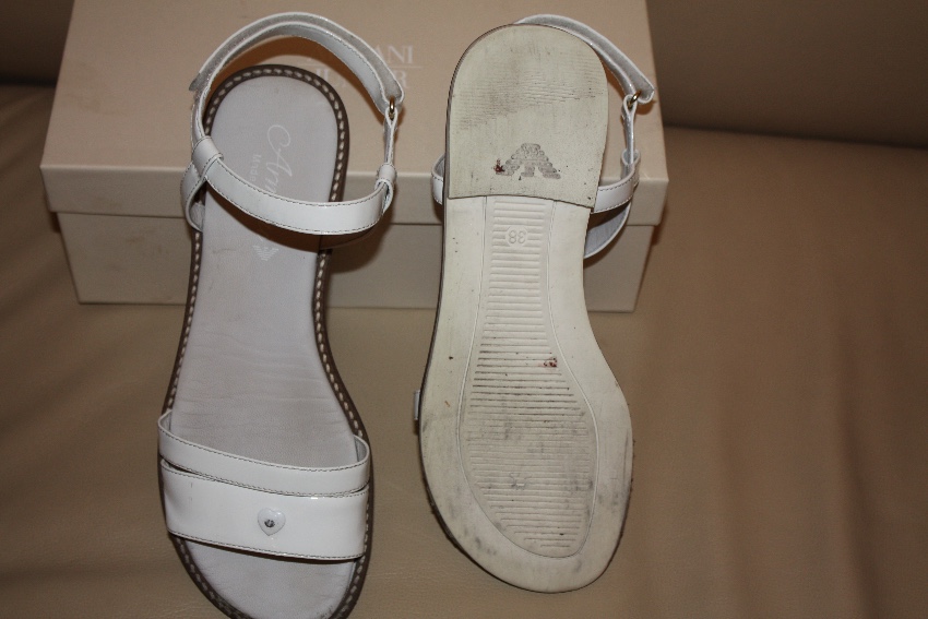 Boys Preowned Armani Girl's 38 White Patent Leather Sandals Size 6 Years +