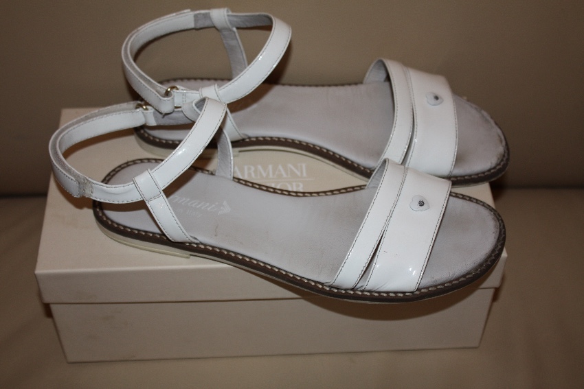 Boys Preowned Armani Girl's 38 White Patent Leather Sandals Size 6 Years +