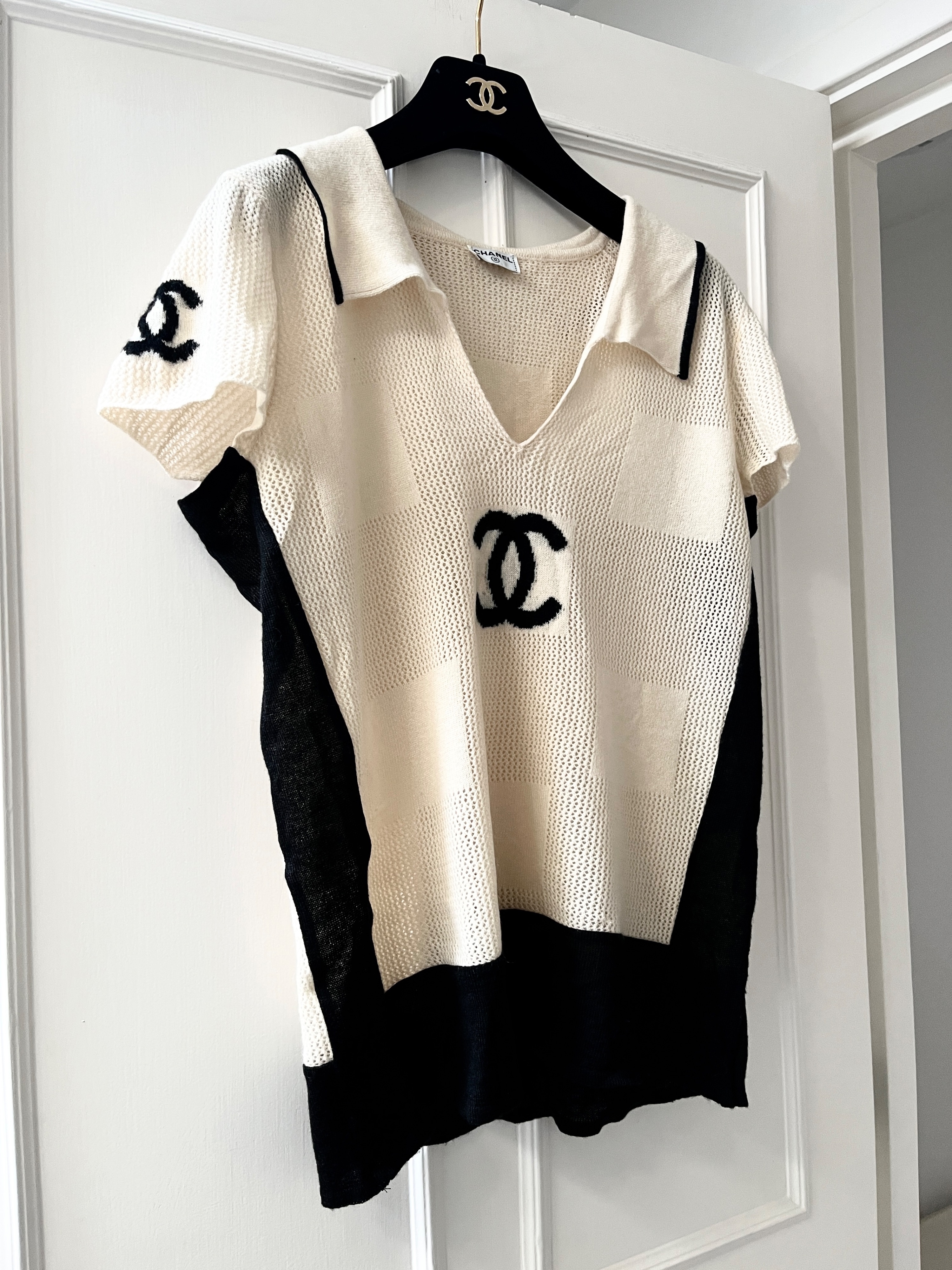 Preowned Chanel Vintage Cashmere CC Knit T-Shirt Size M Ecru black