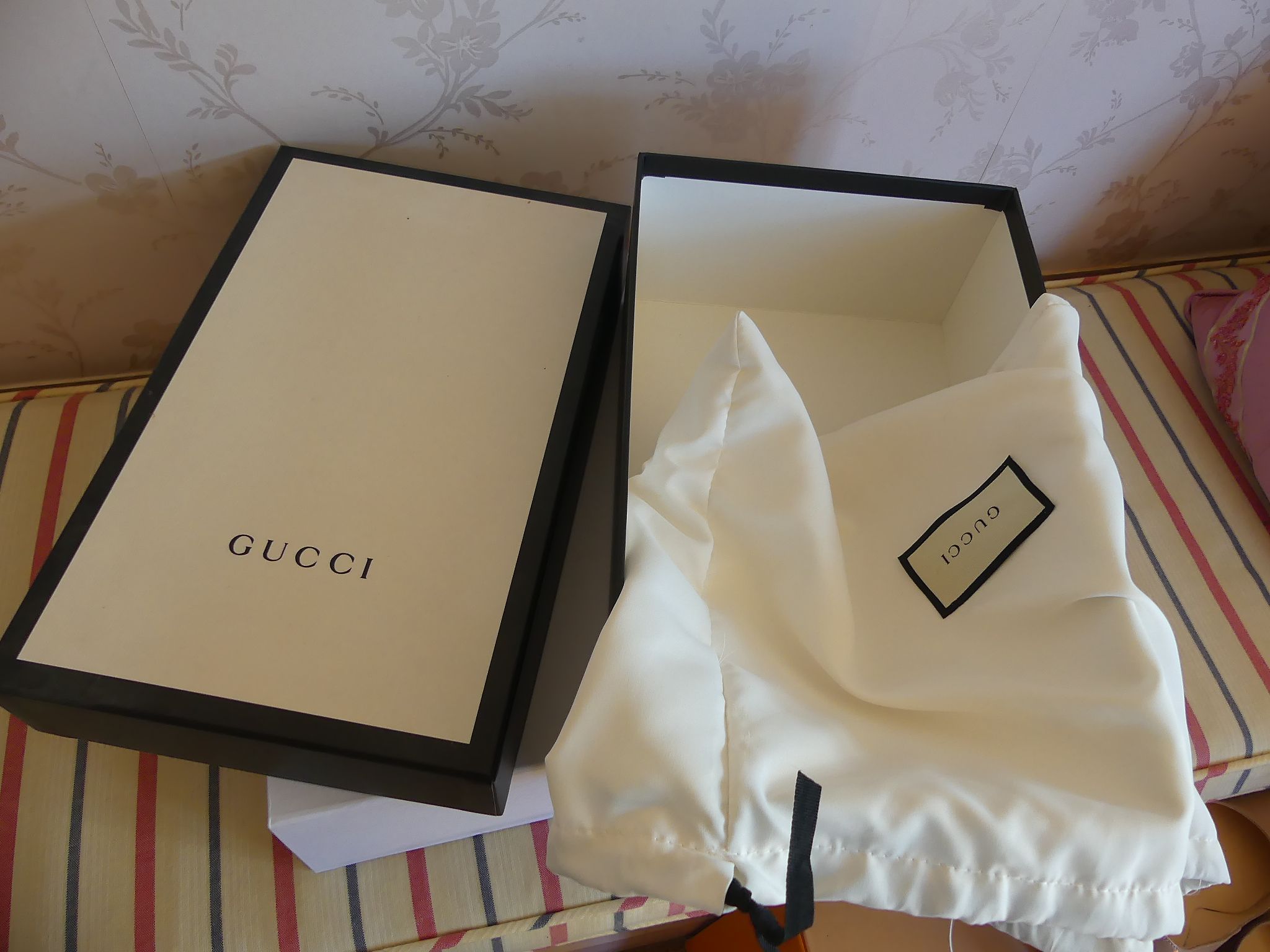 Gucci White leather small Sylvie embroidered bag Size M