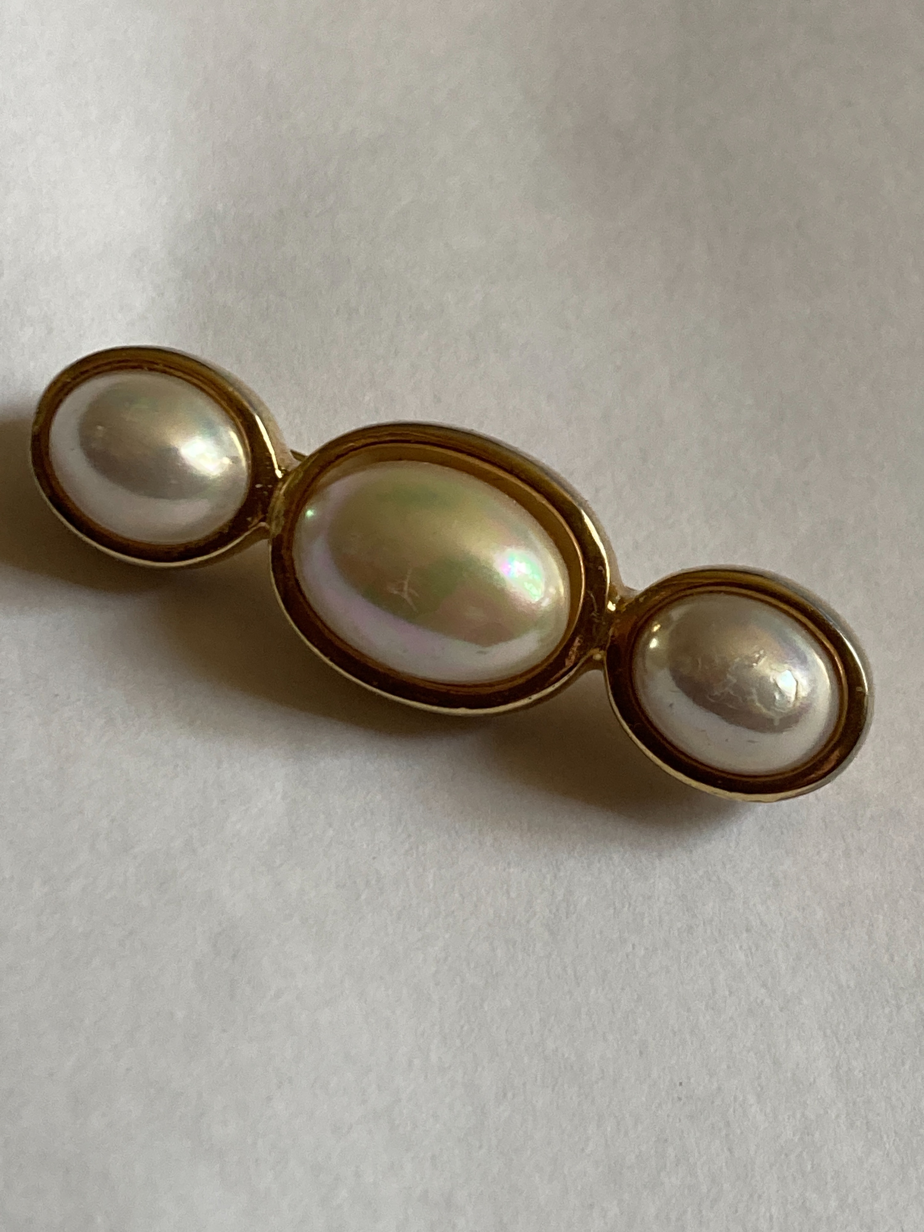 Preowned Dior Vintage Faux Pearl Brooch Size M Yellow Gold white metal