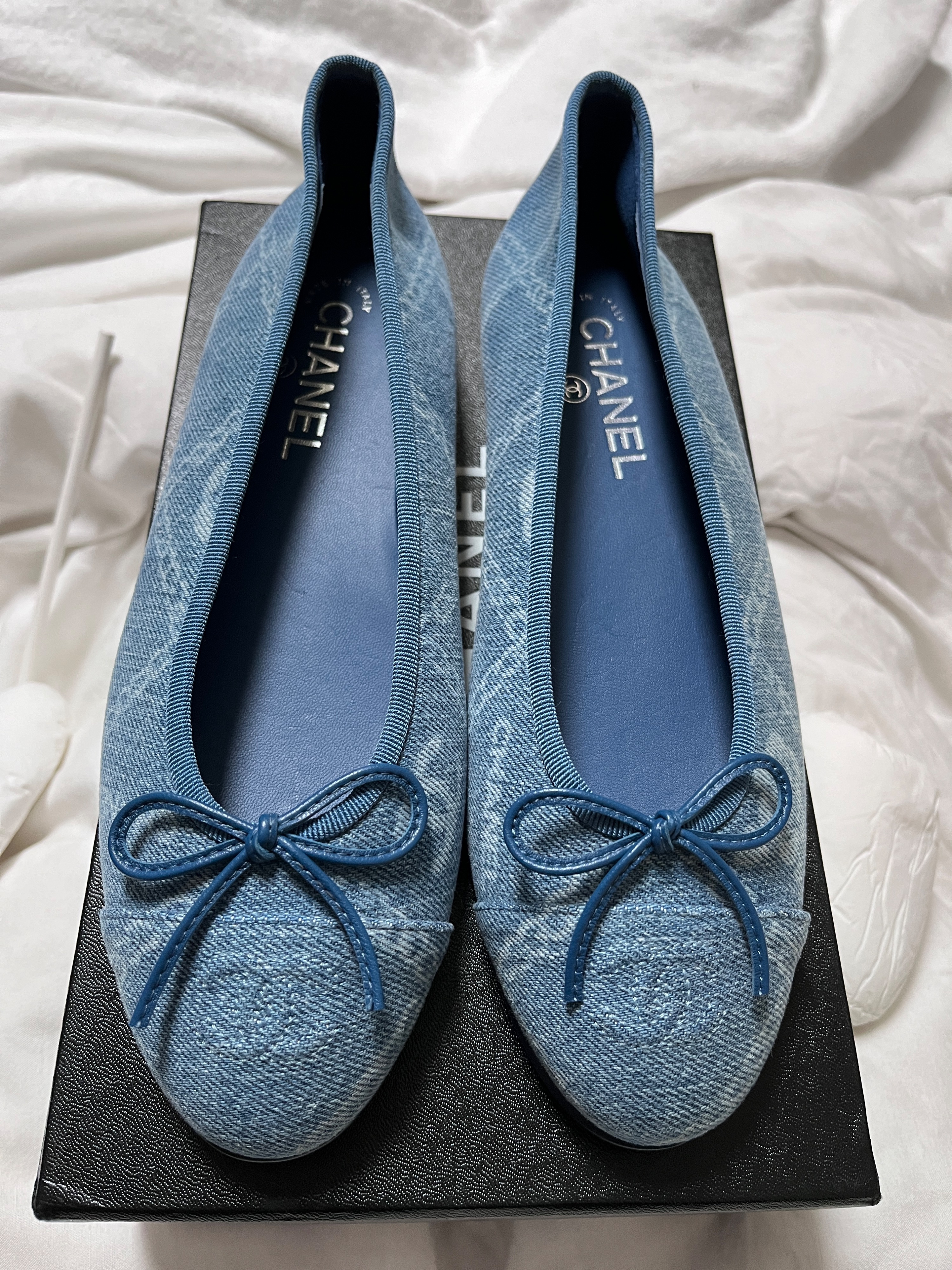 Chanel Logo Denim Ballet Flats Size 39 Blue denim jeans