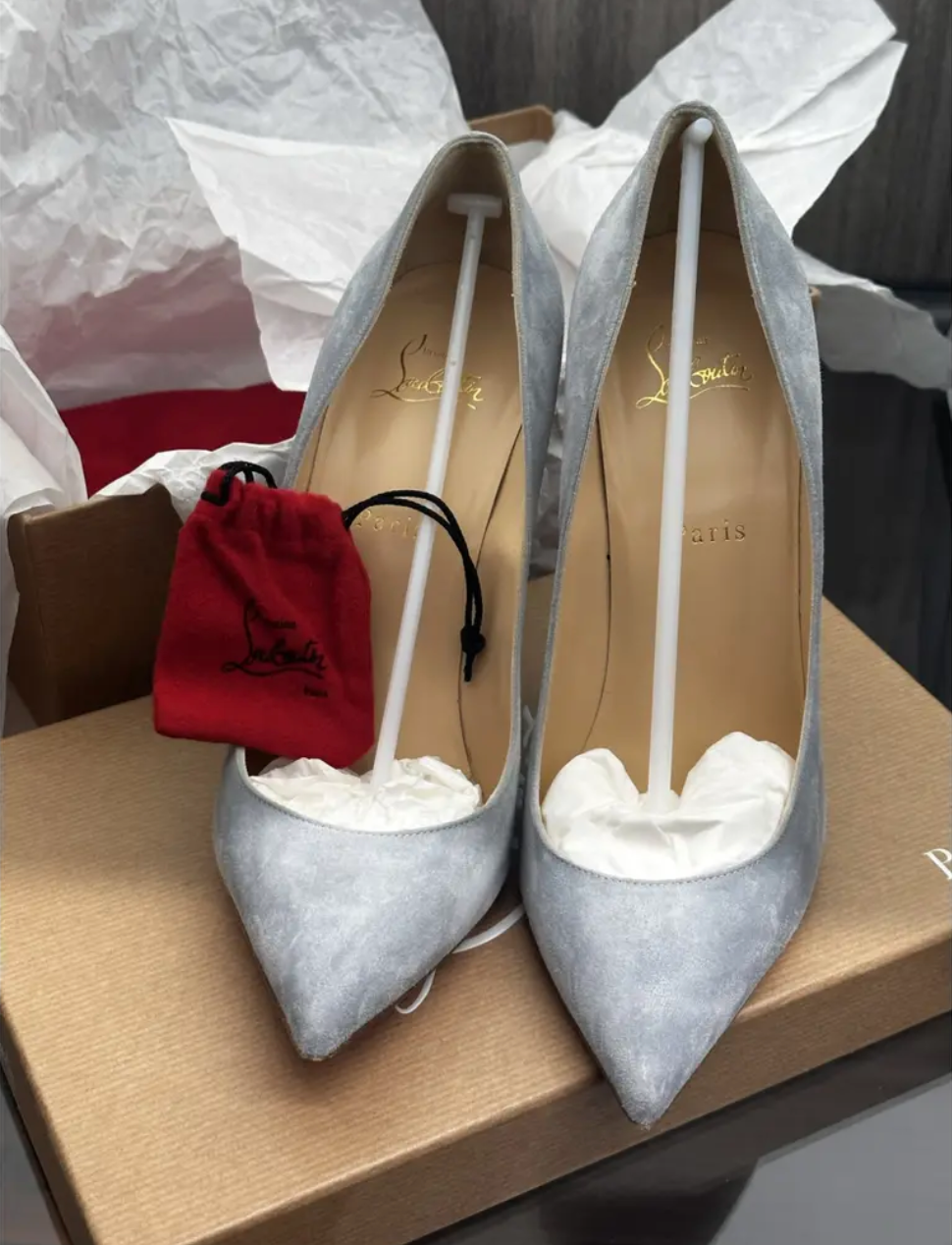 Preowned Christian Louboutin Suede So kate Pumps Size 40 Grey