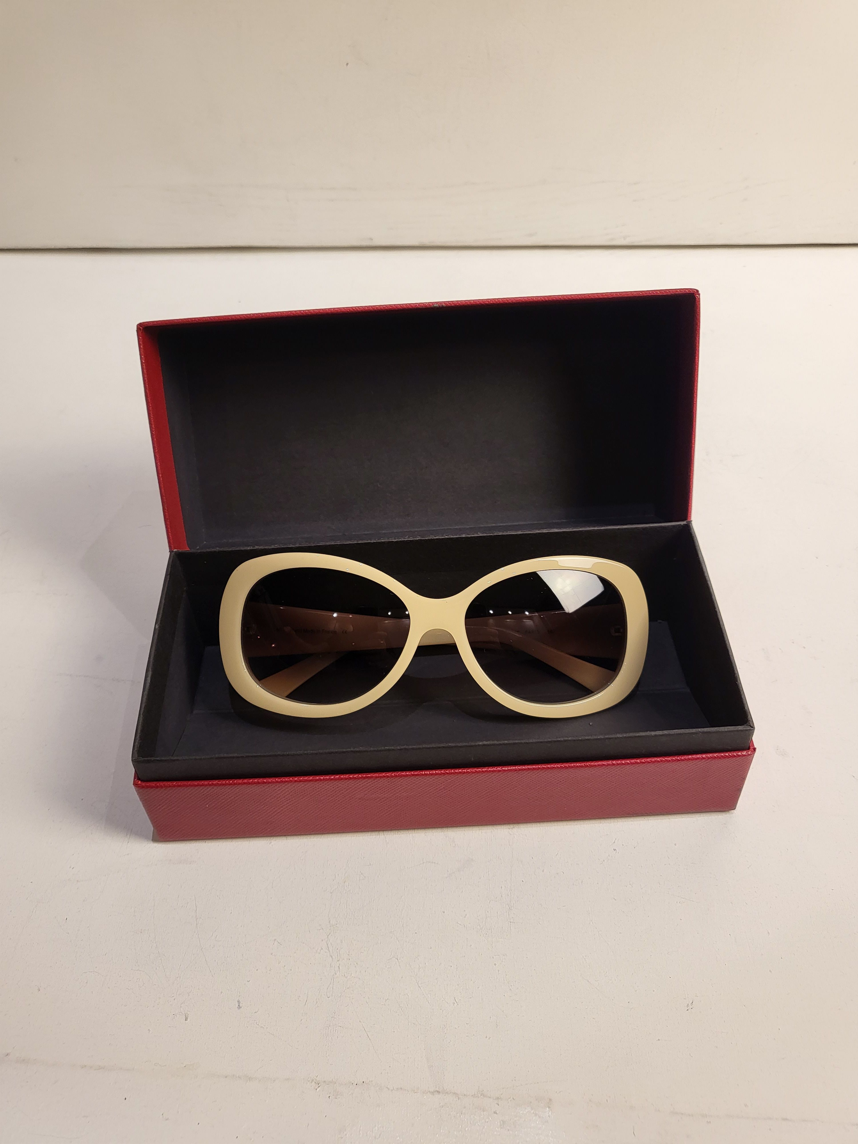 Preowned Cartier Beige Round Sunglasses acetate