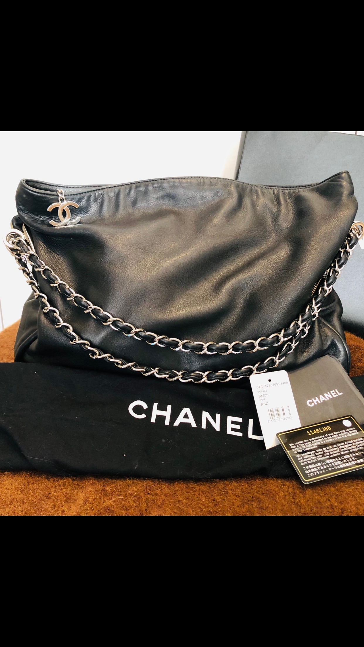 Preowned Chanel Lambskin Large Ultimate Soft Tote Black leather