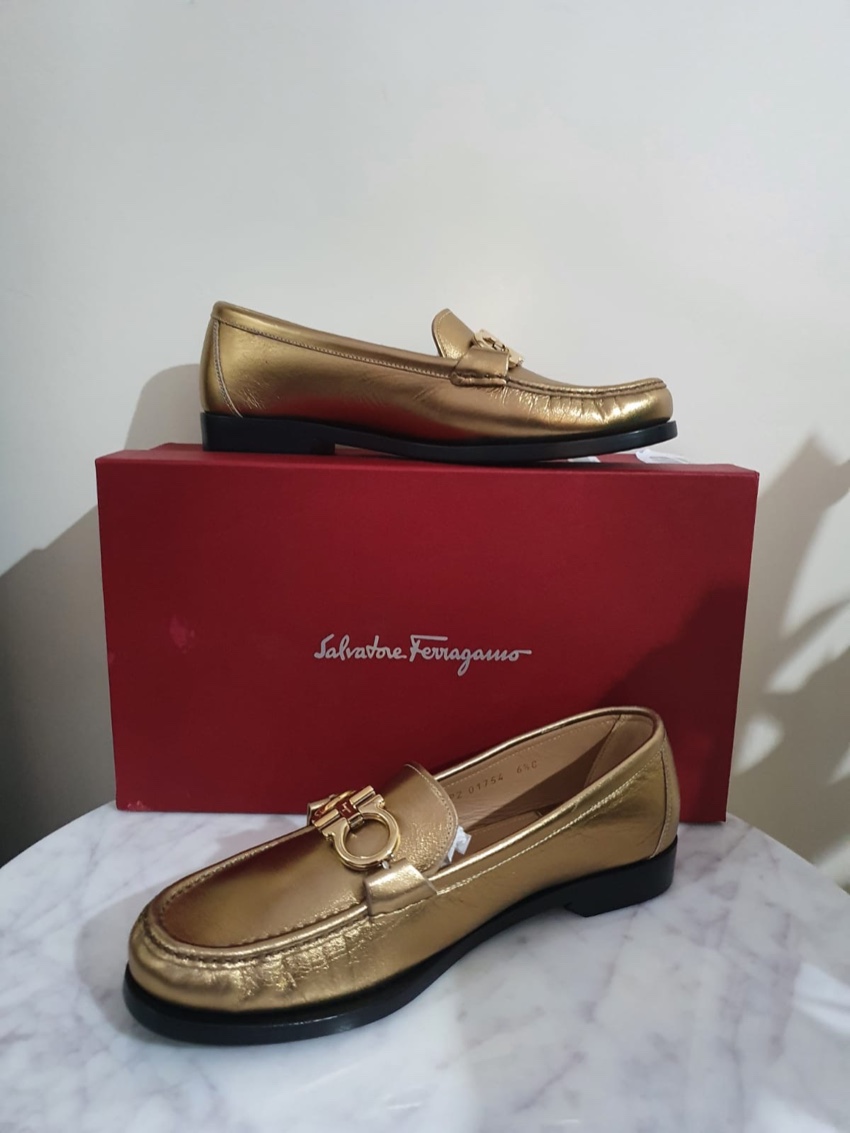 Ferragamo Metallic Leather Rolo Loafers Size 40 Gold