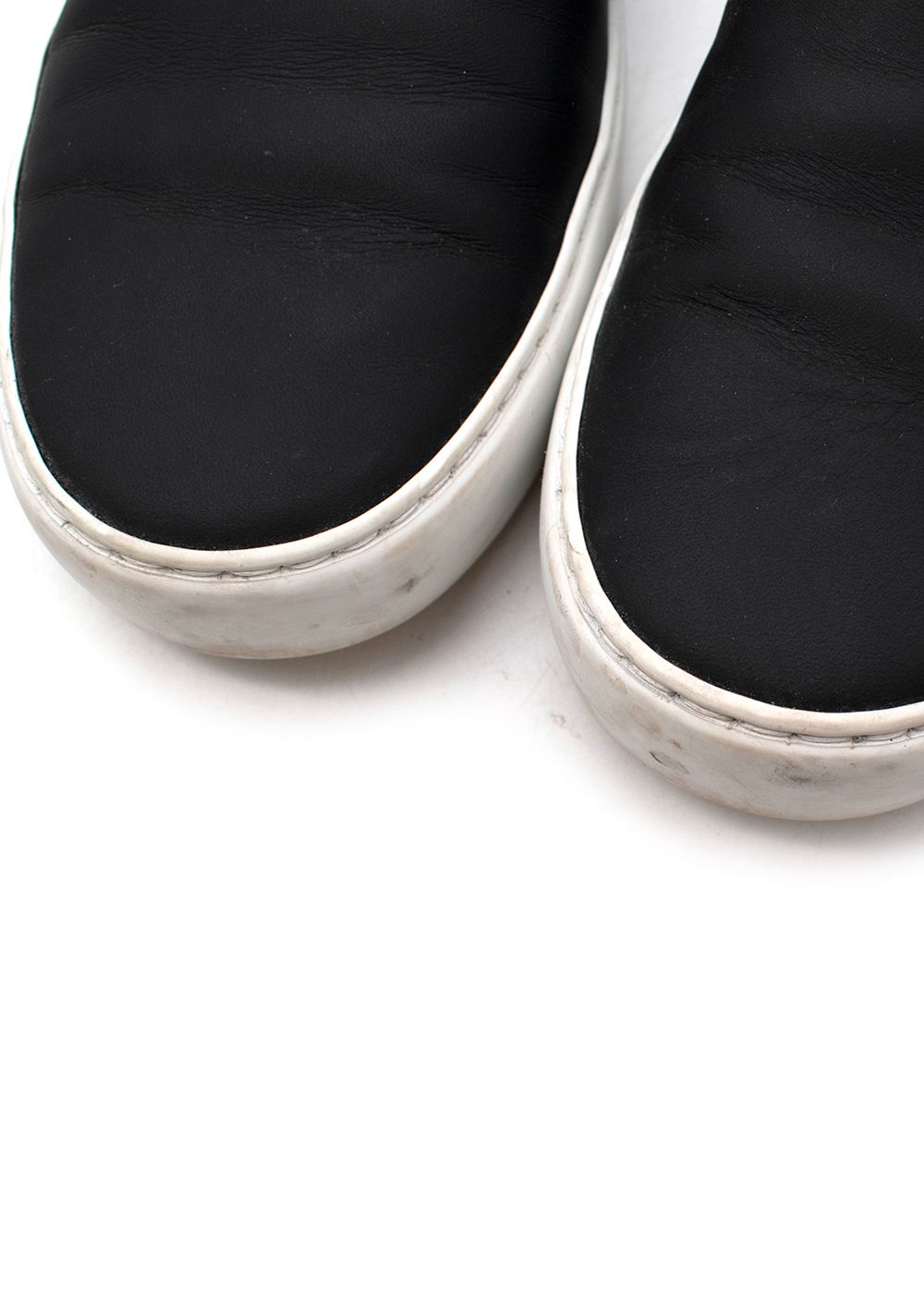 Preowned Chanel Black  White Leather Slip-On Sneakers Size 37 White and Black