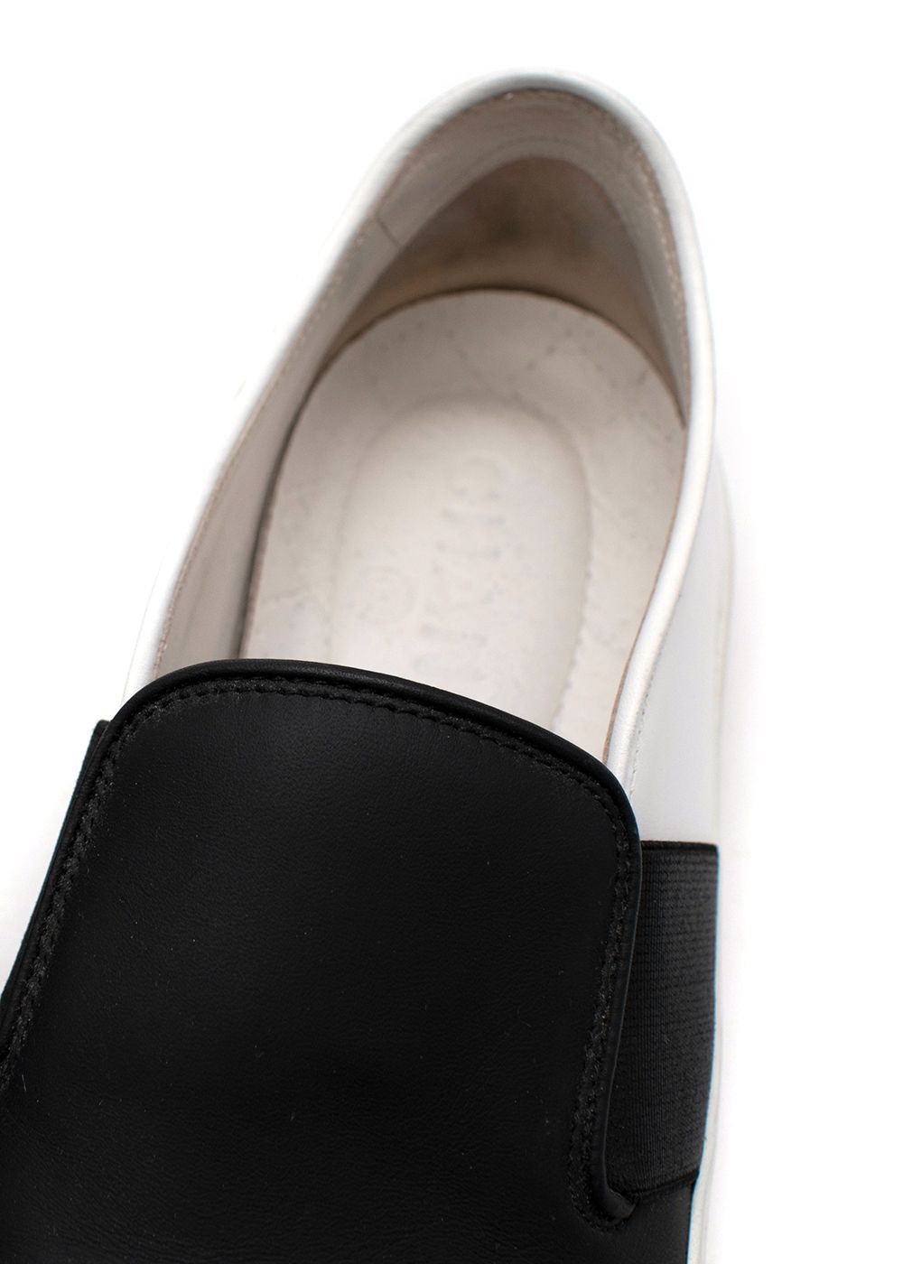 Preowned Chanel Black  White Leather Slip-On Sneakers Size 37 White and Black